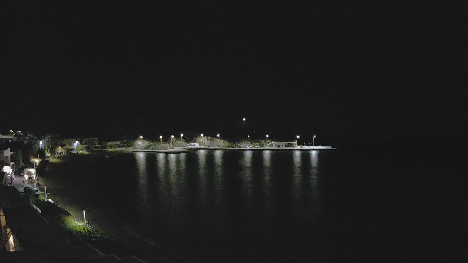 Kythira Island, Kapsali  Village & Paralia Kapsali Beach Live Cam - Kapsali, Kythira, Islands (Níson), Attica (Attikí), Greece