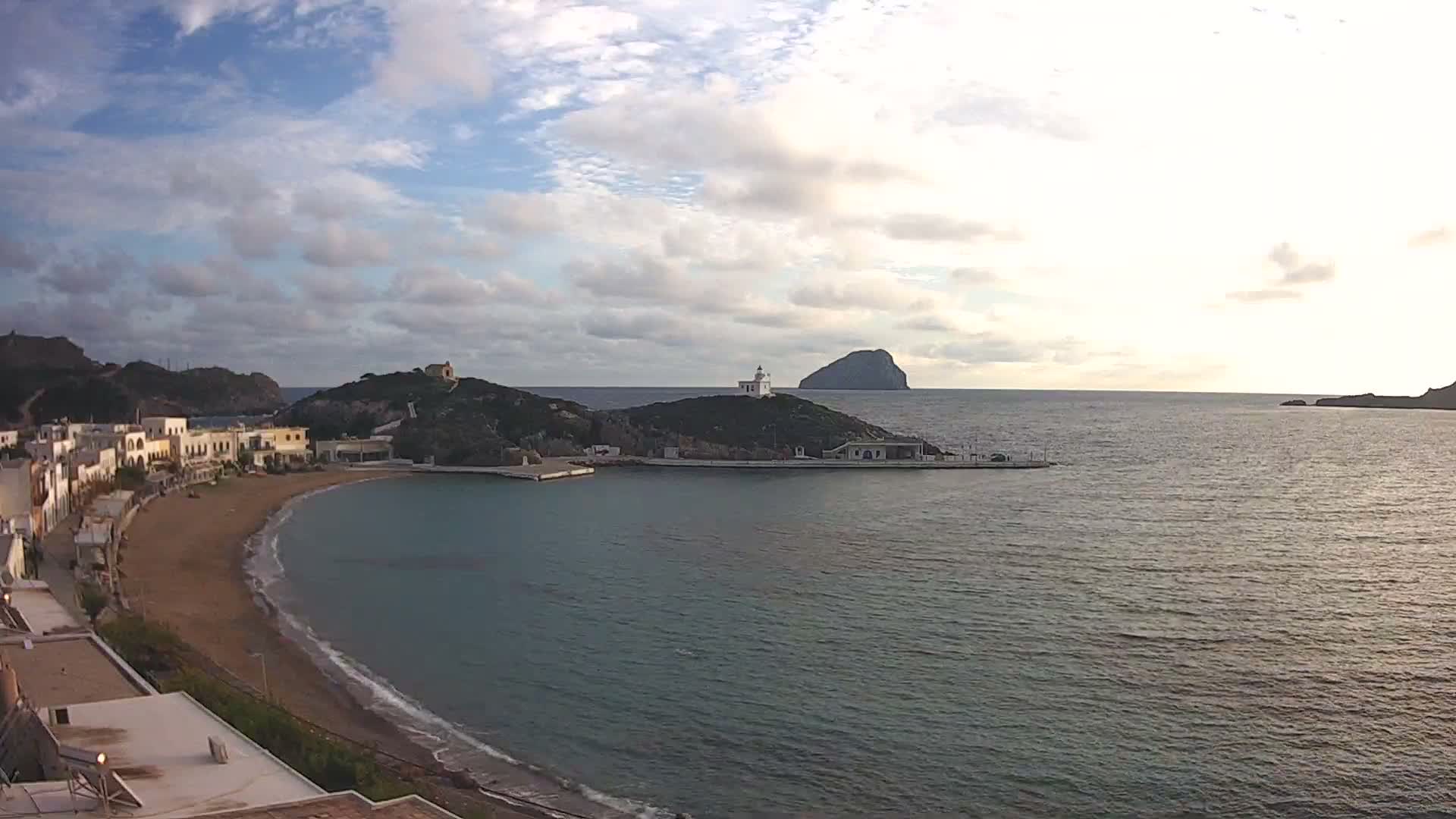 Kythira Island, Kapsali  Village & Paralia Kapsali Beach Live Cam - Kapsali, Kythira, Islands (Níson), Attica (Attikí), Greece