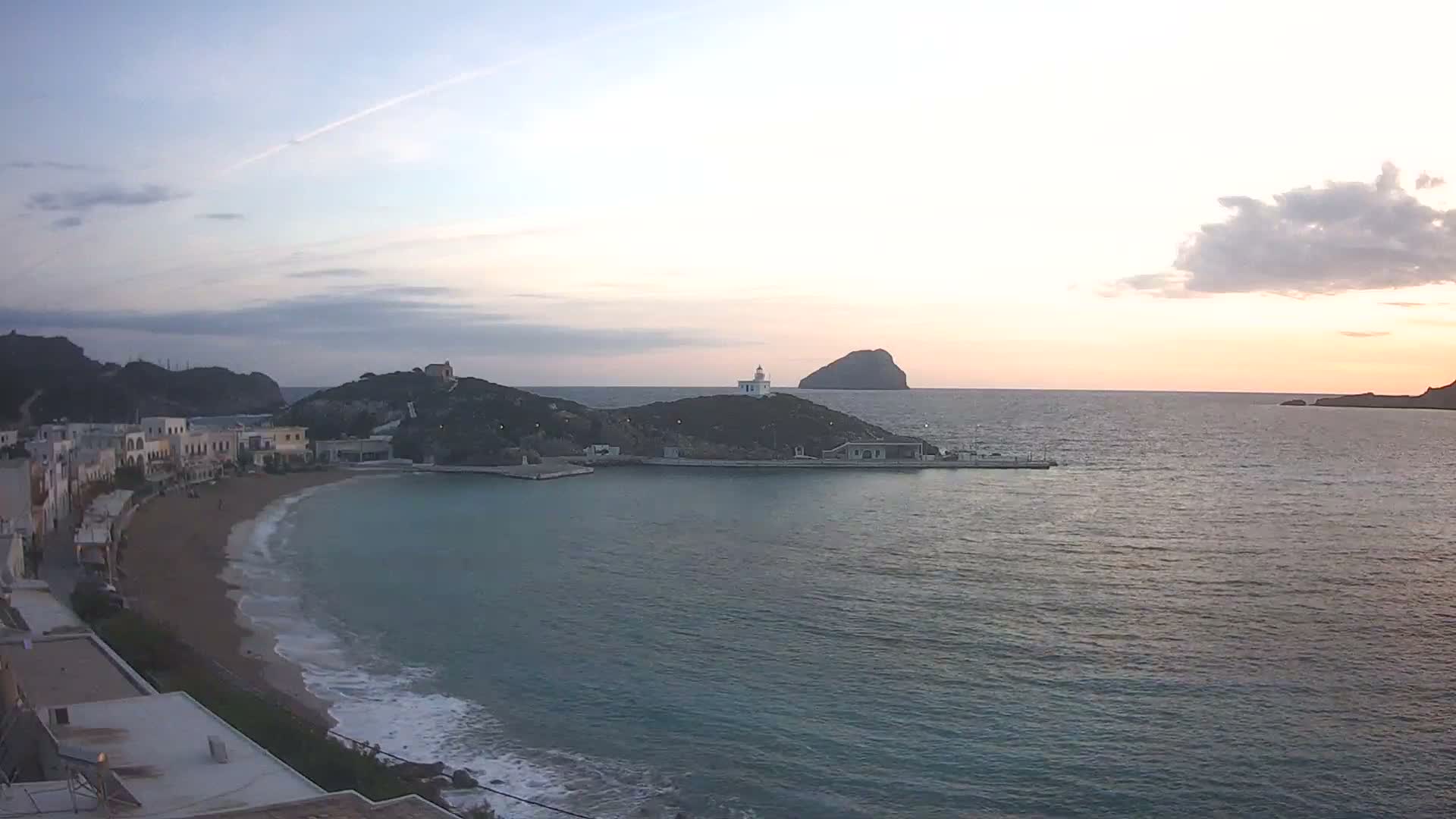Kythira Island, Kapsali  Village & Paralia Kapsali Beach Live Cam - Kapsali, Kythira, Islands (Níson), Attica (Attikí), Greece