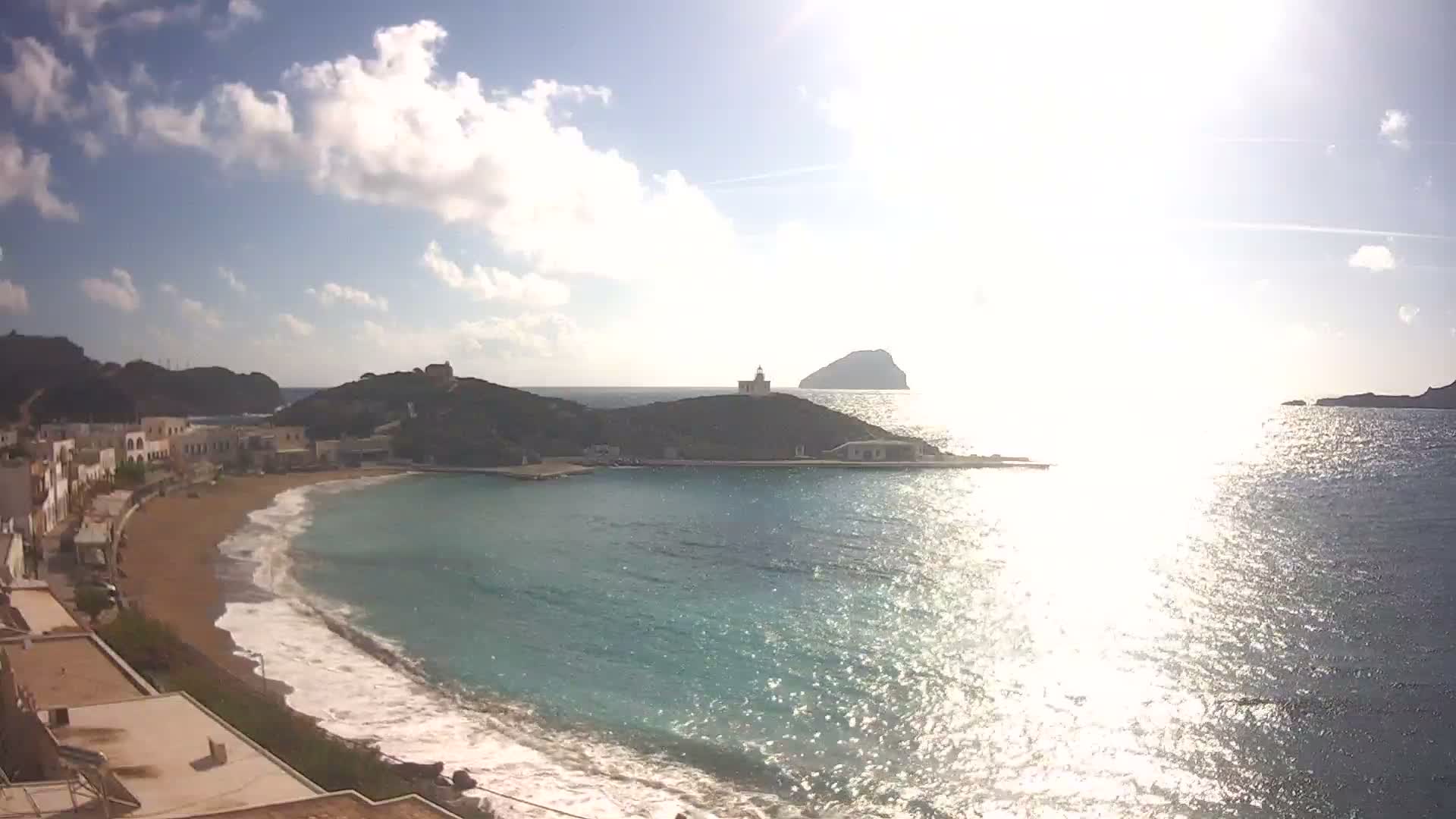 Kythira Island, Kapsali  Village & Paralia Kapsali Beach Live Cam - Kapsali, Kythira, Islands (Níson), Attica (Attikí), Greece