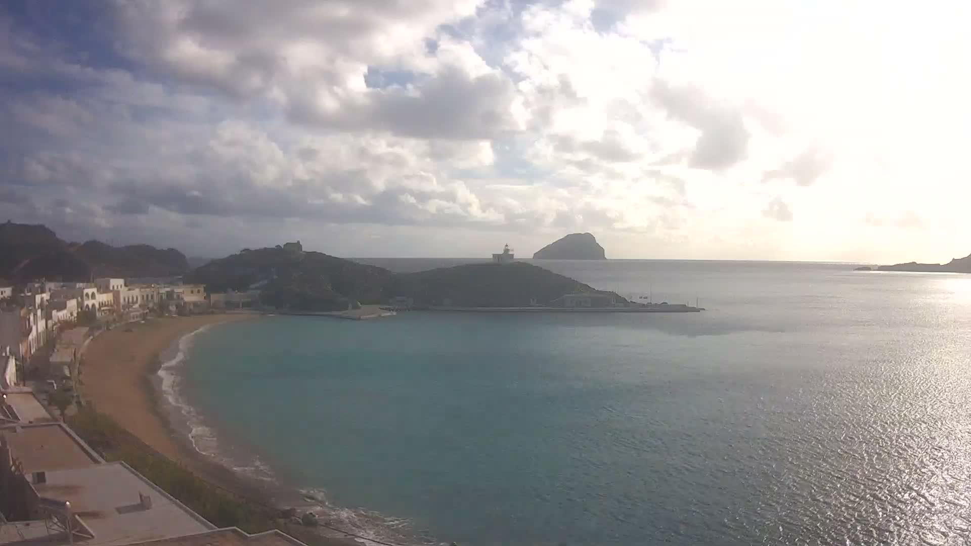 Kythira Island, Kapsali  Village & Paralia Kapsali Beach Live Cam - Kapsali, Kythira, Islands (Níson), Attica (Attikí), Greece