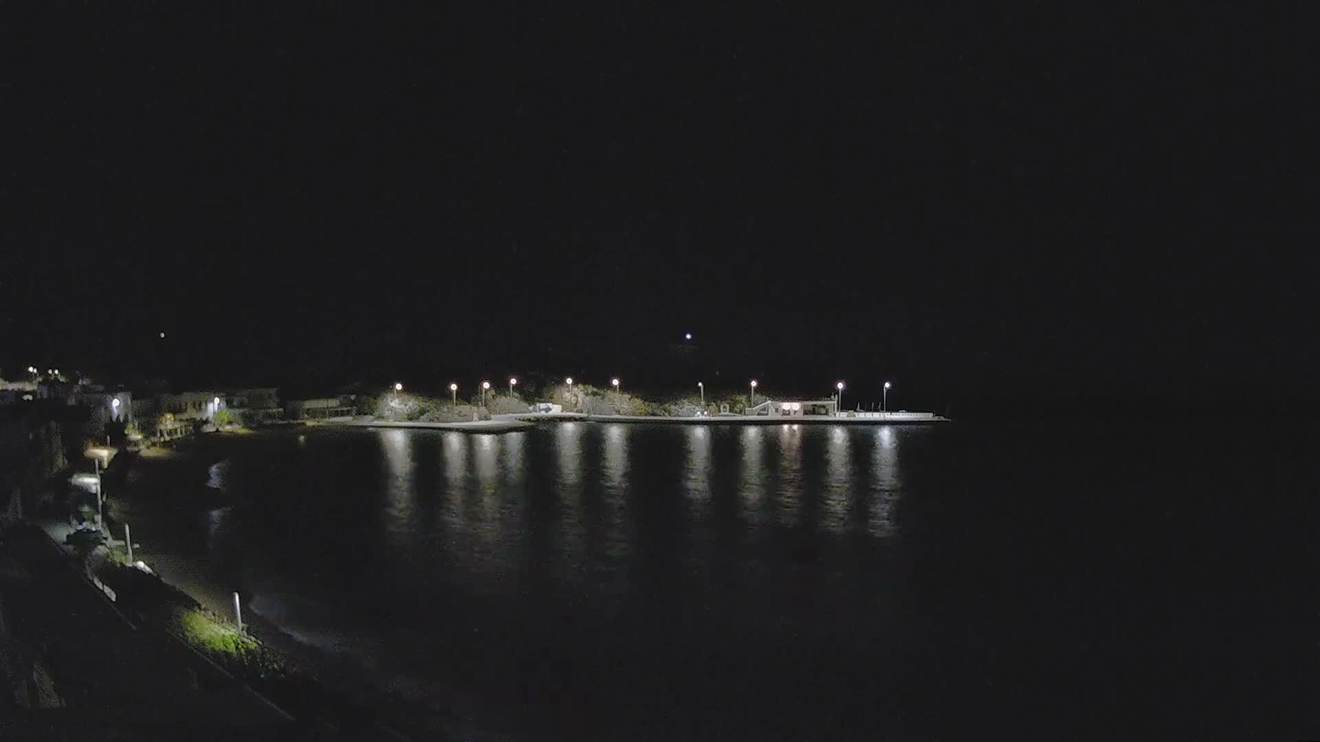 Kythira Island, Kapsali  Village & Paralia Kapsali Beach Live Cam - Kapsali, Kythira, Islands (Níson), Attica (Attikí), Greece