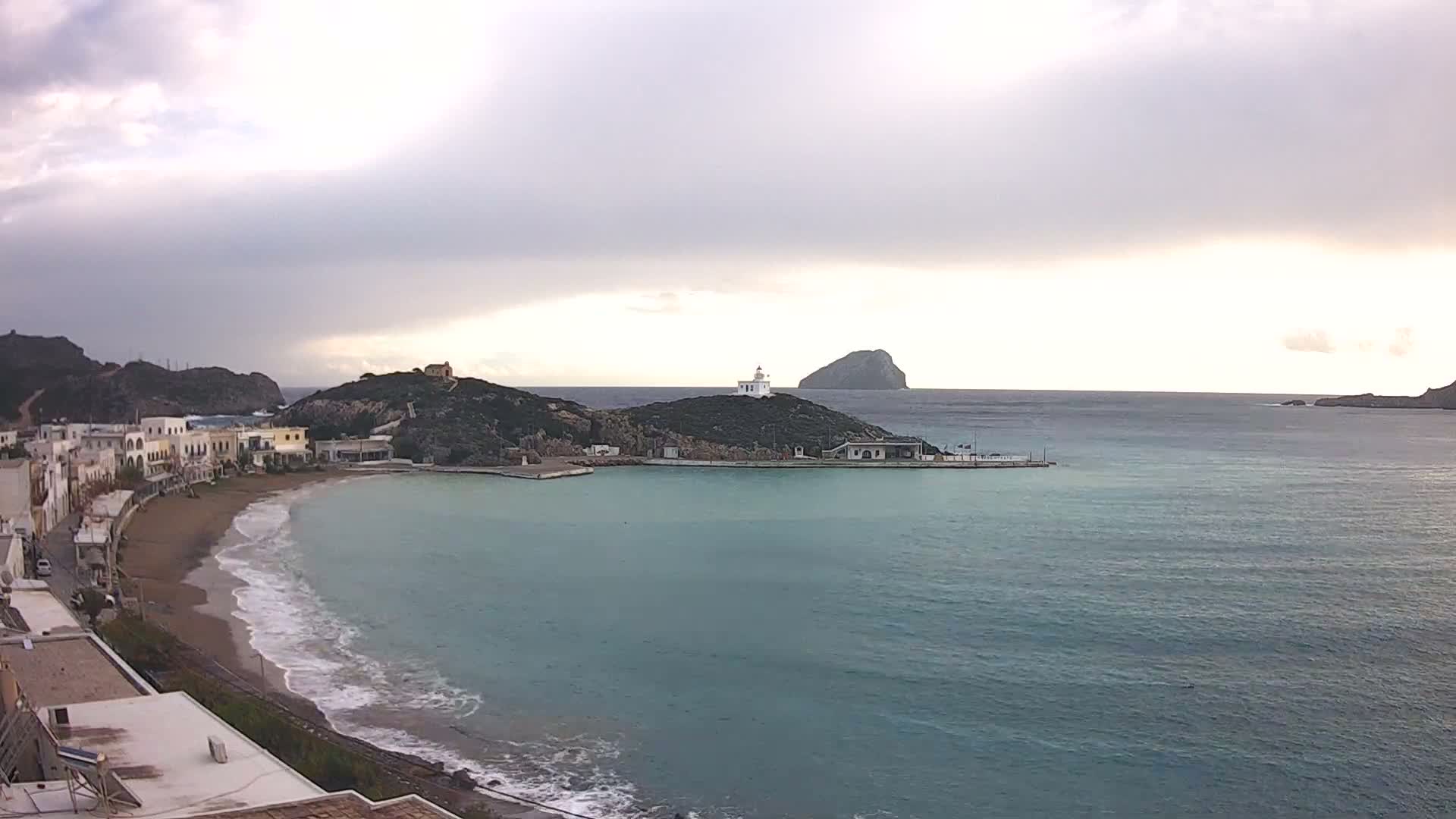 Kythira Island, Kapsali  Village & Paralia Kapsali Beach Live Cam - Kapsali, Kythira, Islands (Níson), Attica (Attikí), Greece