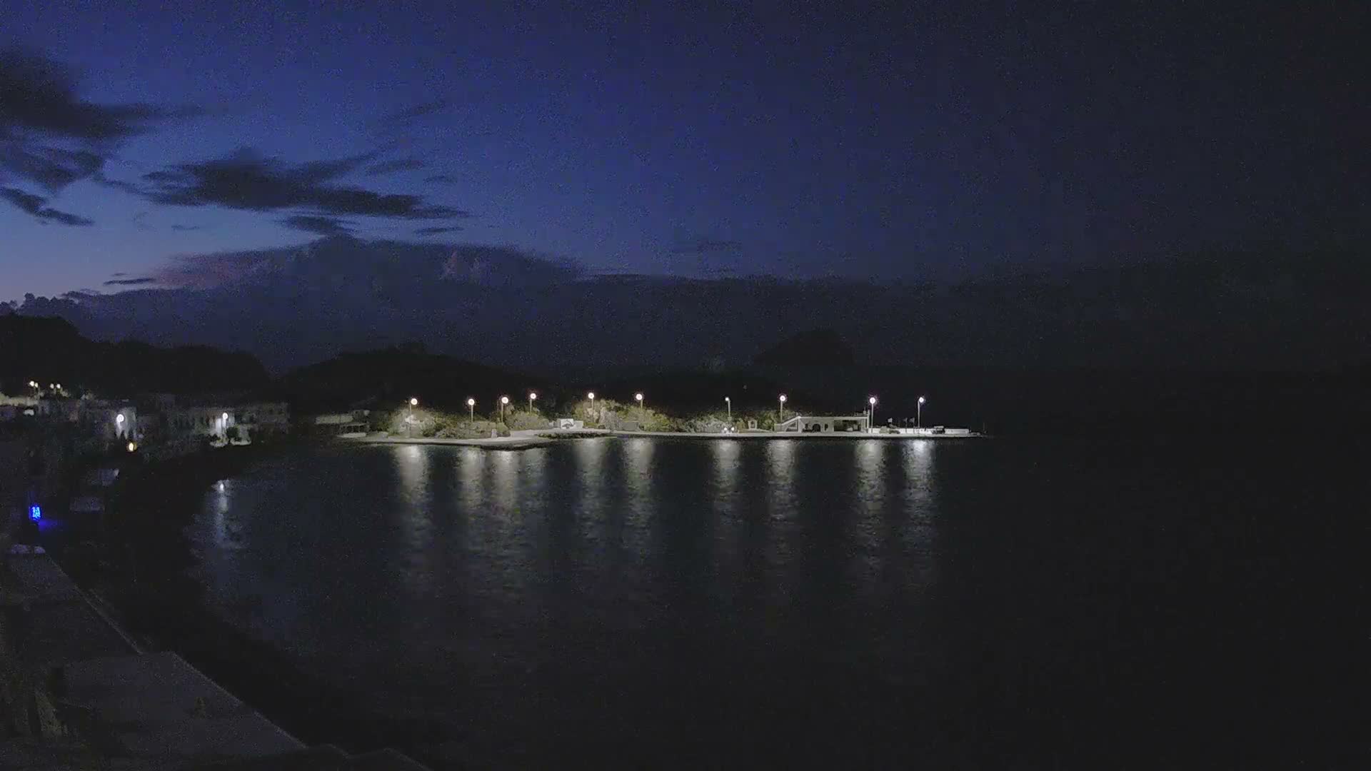 Kythira Island, Kapsali  Village & Paralia Kapsali Beach Live Cam - Kapsali, Kythira, Islands (Níson), Attica (Attikí), Greece