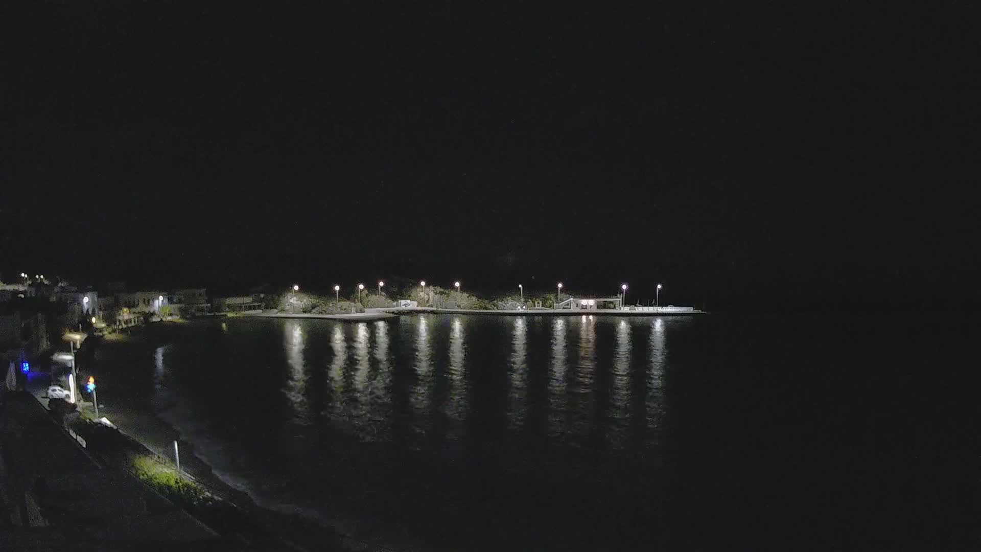 Kythira Island, Kapsali  Village & Paralia Kapsali Beach Live Cam - Kapsali, Kythira, Islands (Níson), Attica (Attikí), Greece