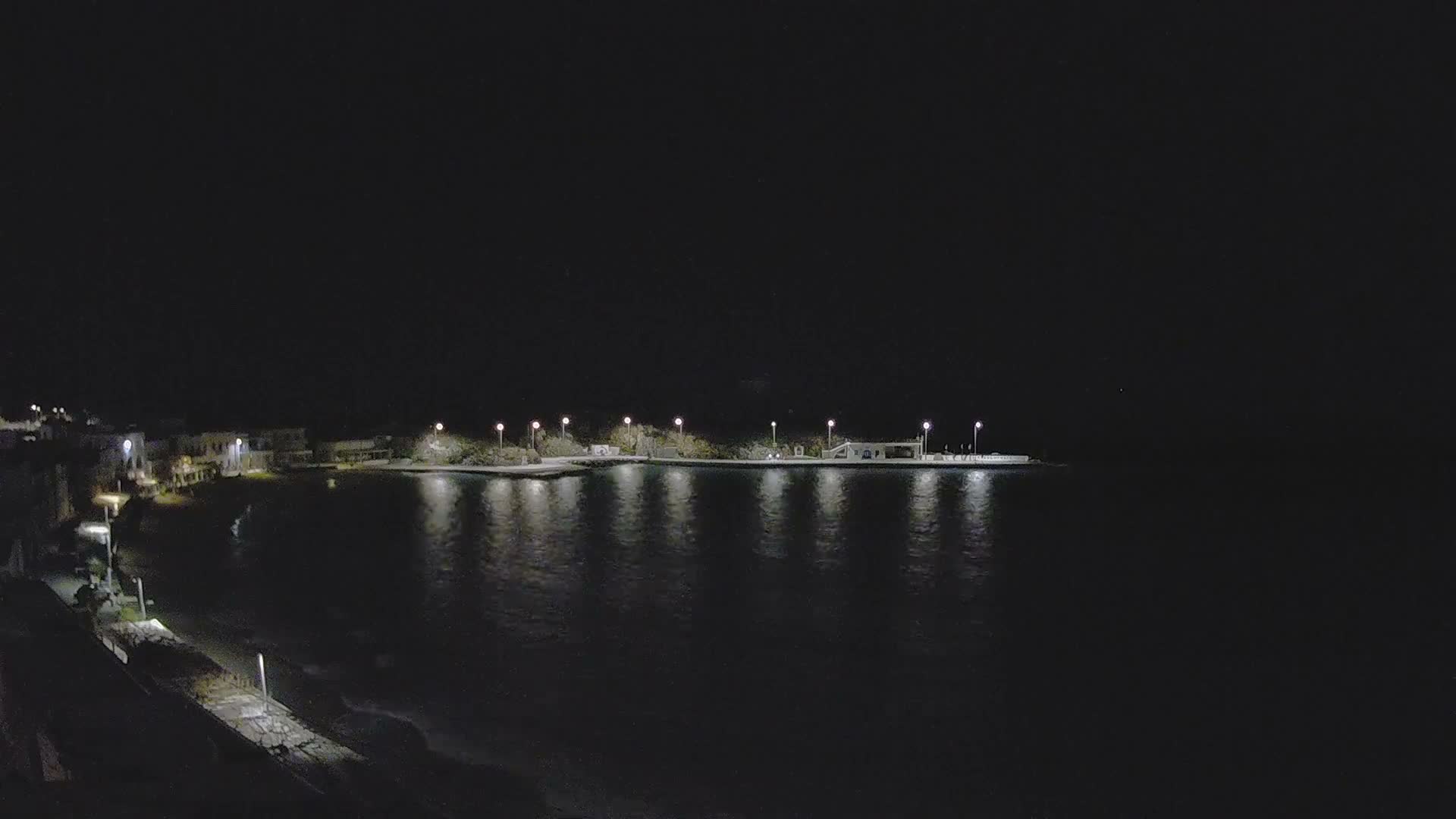 Kythira Island, Kapsali  Village & Paralia Kapsali Beach Live Cam - Kapsali, Kythira, Islands (Níson), Attica (Attikí), Greece