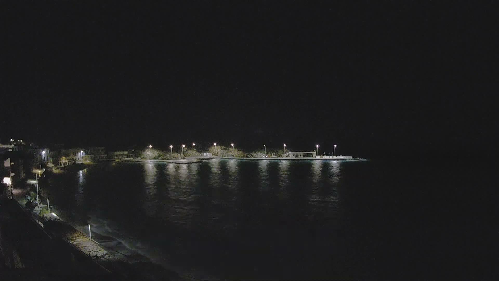 Kythira Island, Kapsali  Village & Paralia Kapsali Beach Live Cam - Kapsali, Kythira, Islands (Níson), Attica (Attikí), Greece
