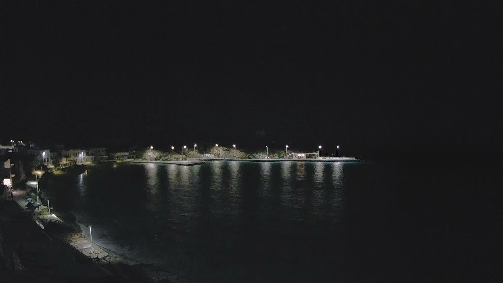 Kythira Island, Kapsali  Village & Paralia Kapsali Beach Live Cam - Kapsali, Kythira, Islands (Níson), Attica (Attikí), Greece