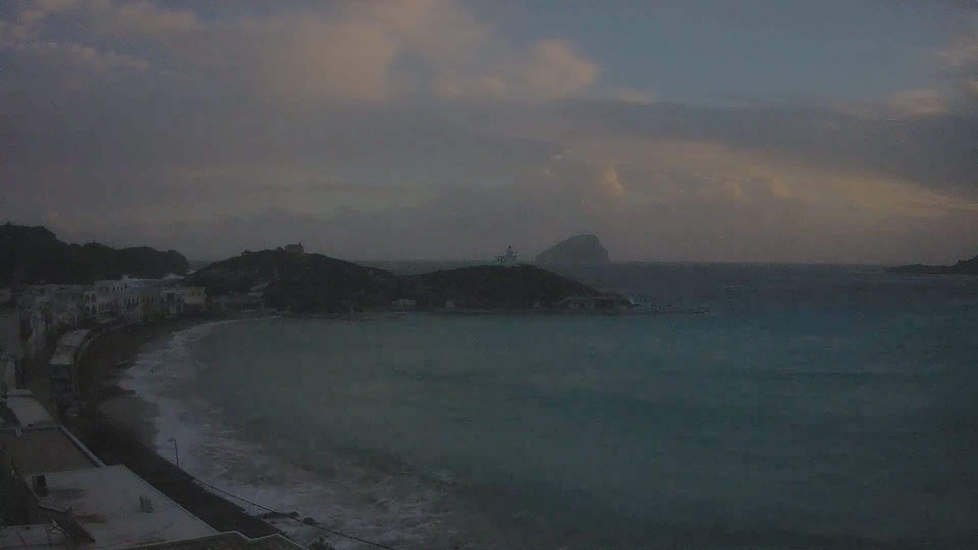 Kythira Island, Kapsali  Village & Paralia Kapsali Beach Live Cam - Kapsali, Kythira, Islands (Níson), Attica (Attikí), Greece