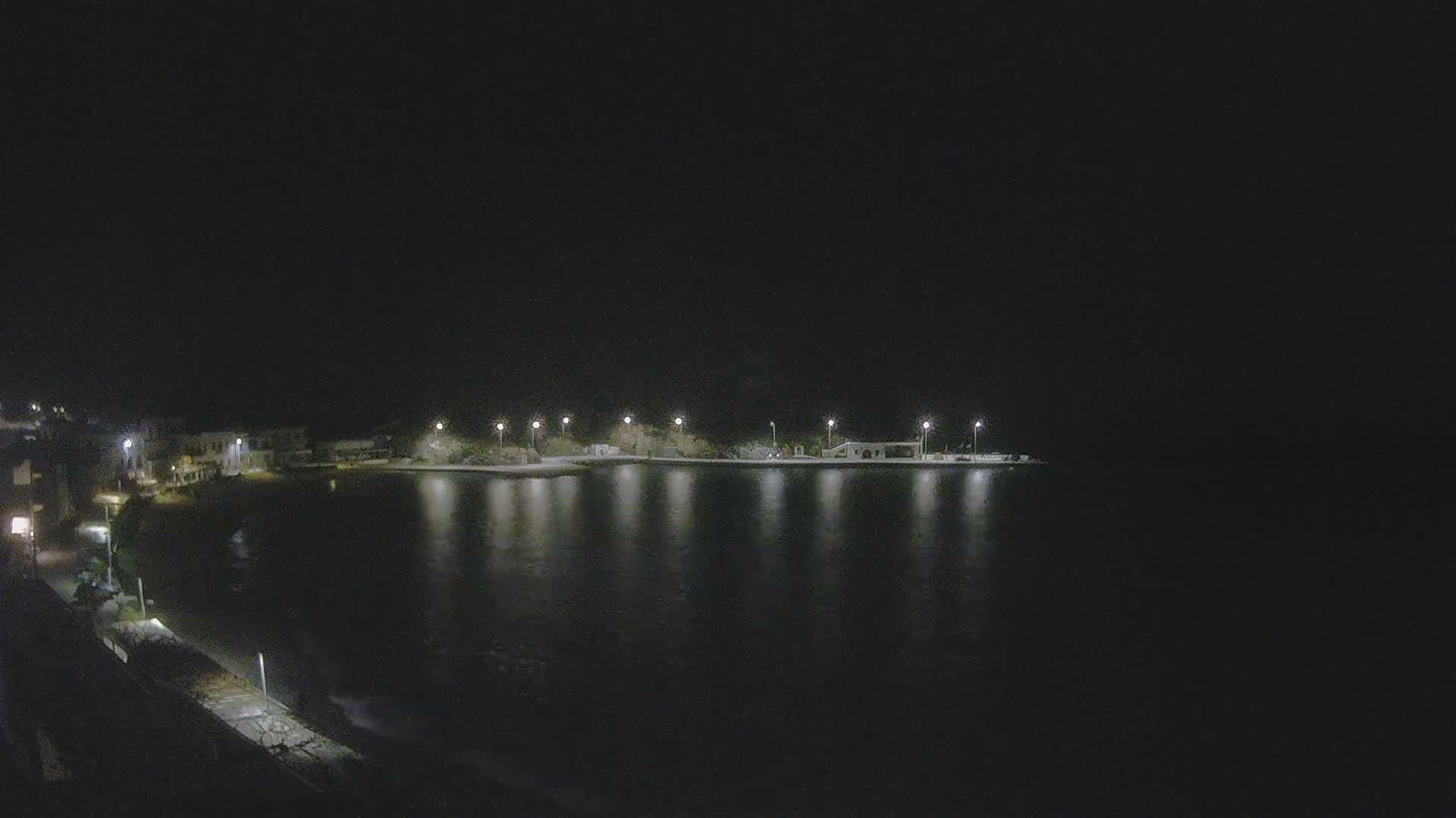 Kythira Island, Kapsali  Village & Paralia Kapsali Beach Live Cam - Kapsali, Kythira, Islands (Níson), Attica (Attikí), Greece