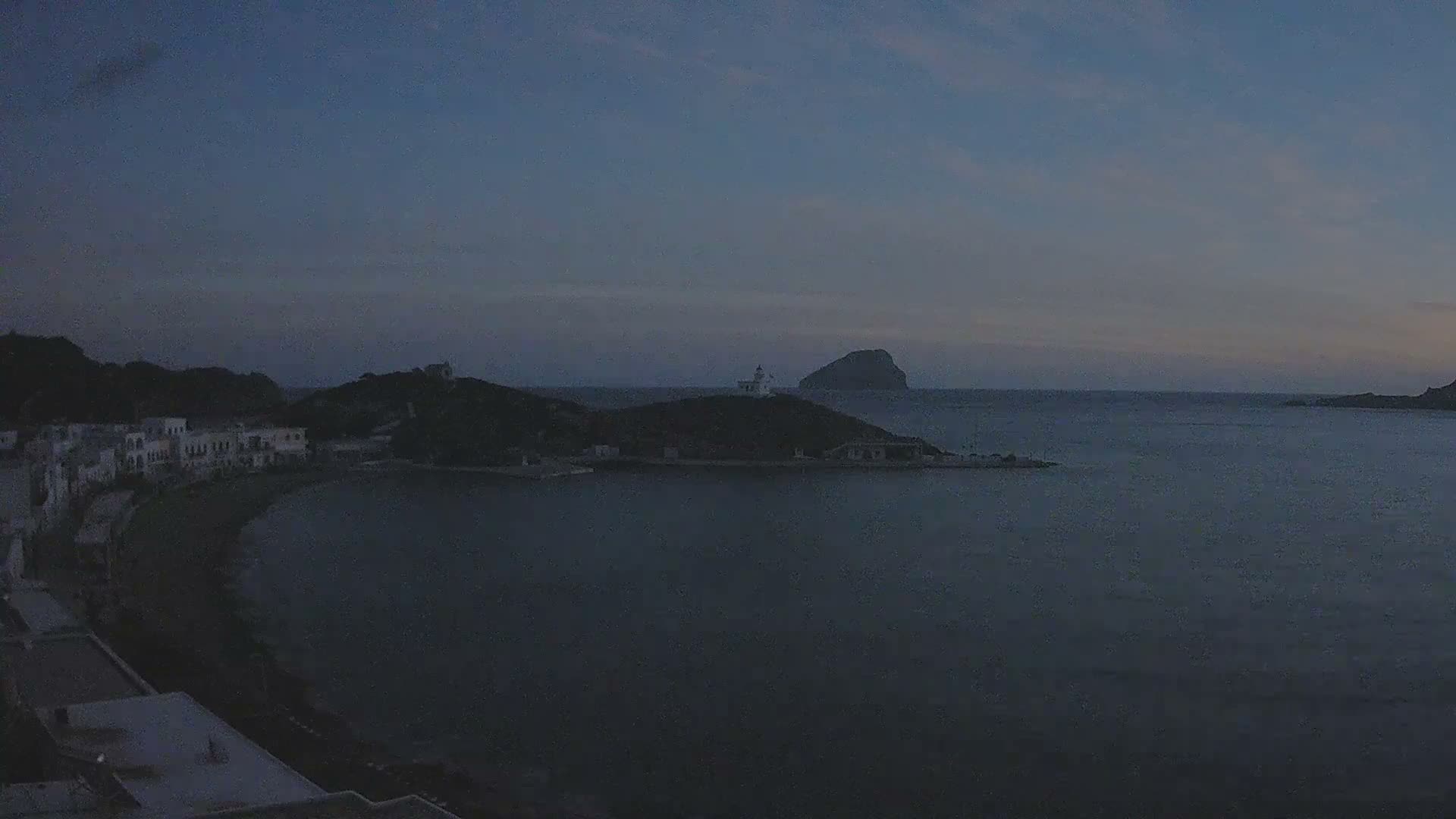 Kythira Island, Kapsali  Village & Paralia Kapsali Beach Live Cam - Kapsali, Kythira, Islands (Níson), Attica (Attikí), Greece