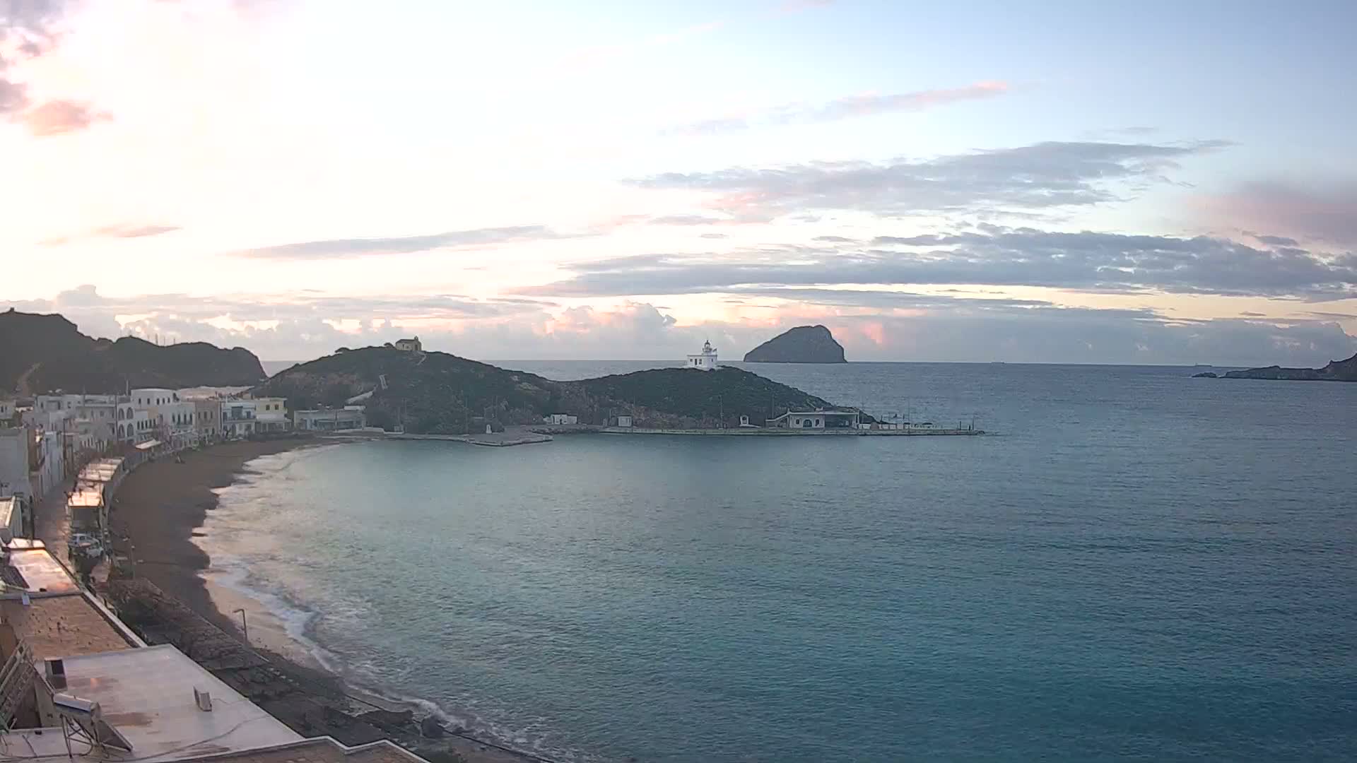 Kythira Island, Kapsali  Village & Paralia Kapsali Beach Live Cam - Kapsali, Kythira, Islands (Níson), Attica (Attikí), Greece