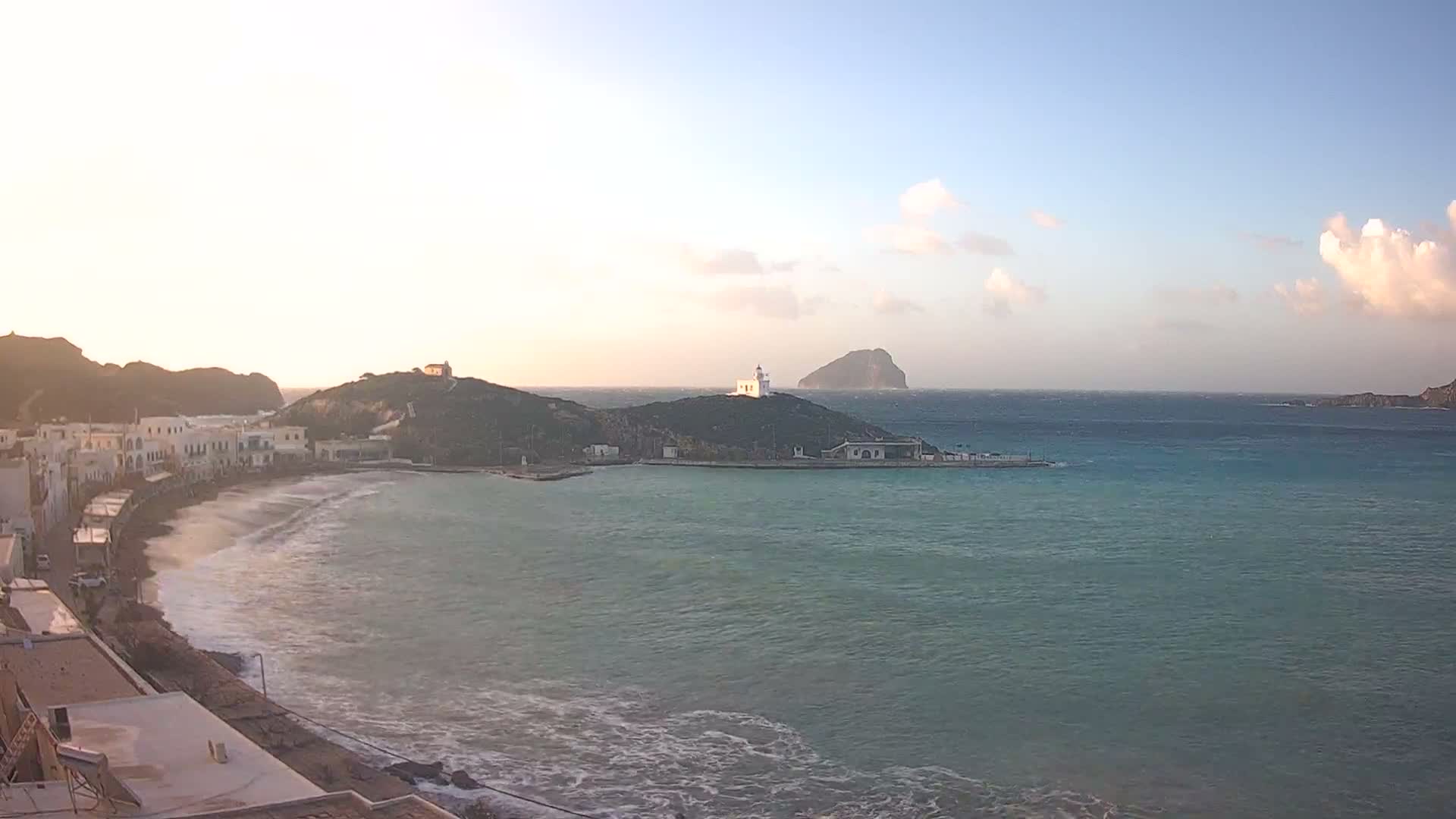 Kythira Island, Kapsali  Village & Paralia Kapsali Beach Live Cam - Kapsali, Kythira, Islands (Níson), Attica (Attikí), Greece
