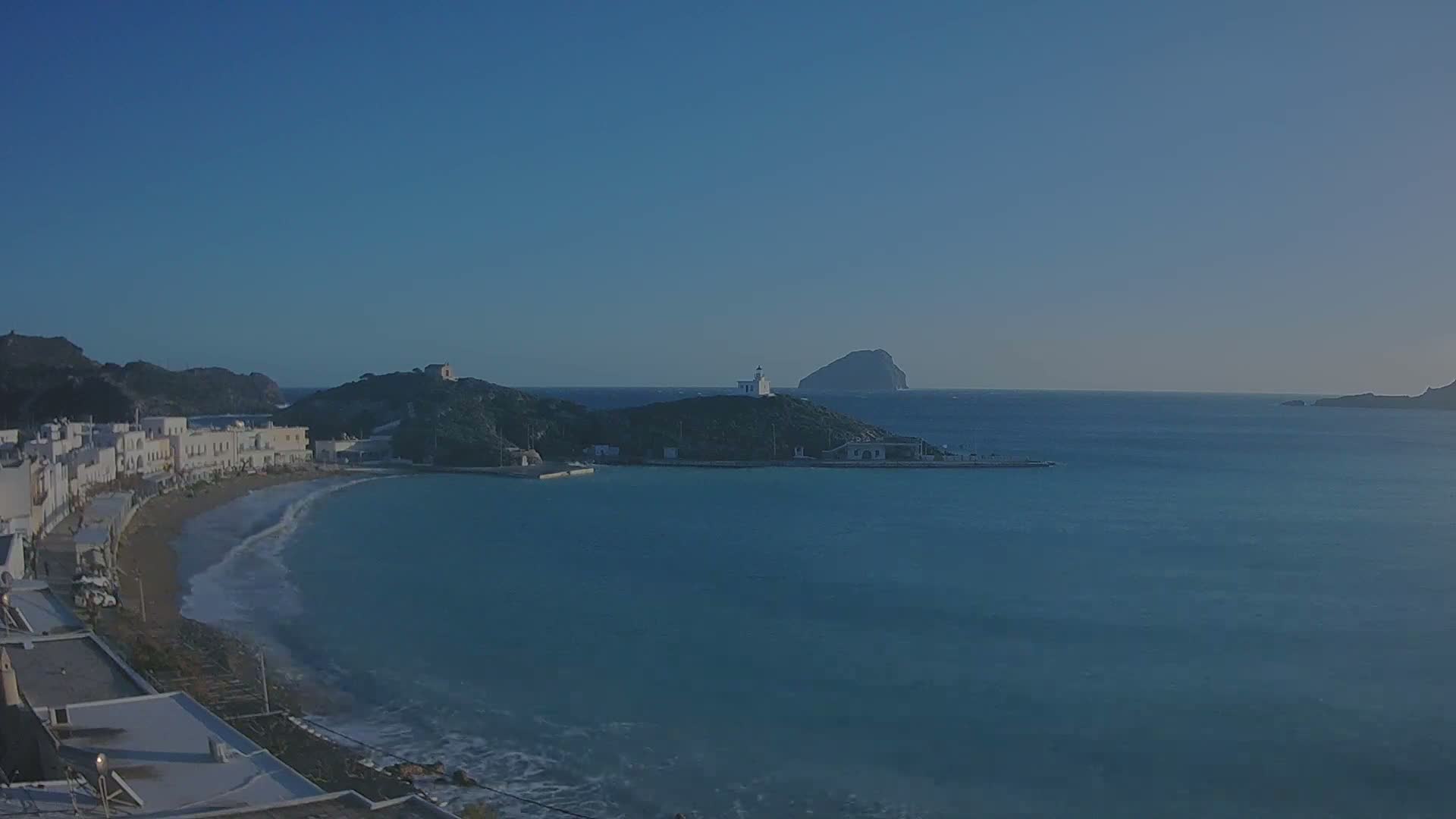 Kythira Island, Kapsali  Village & Paralia Kapsali Beach Live Cam - Kapsali, Kythira, Islands (Níson), Attica (Attikí), Greece