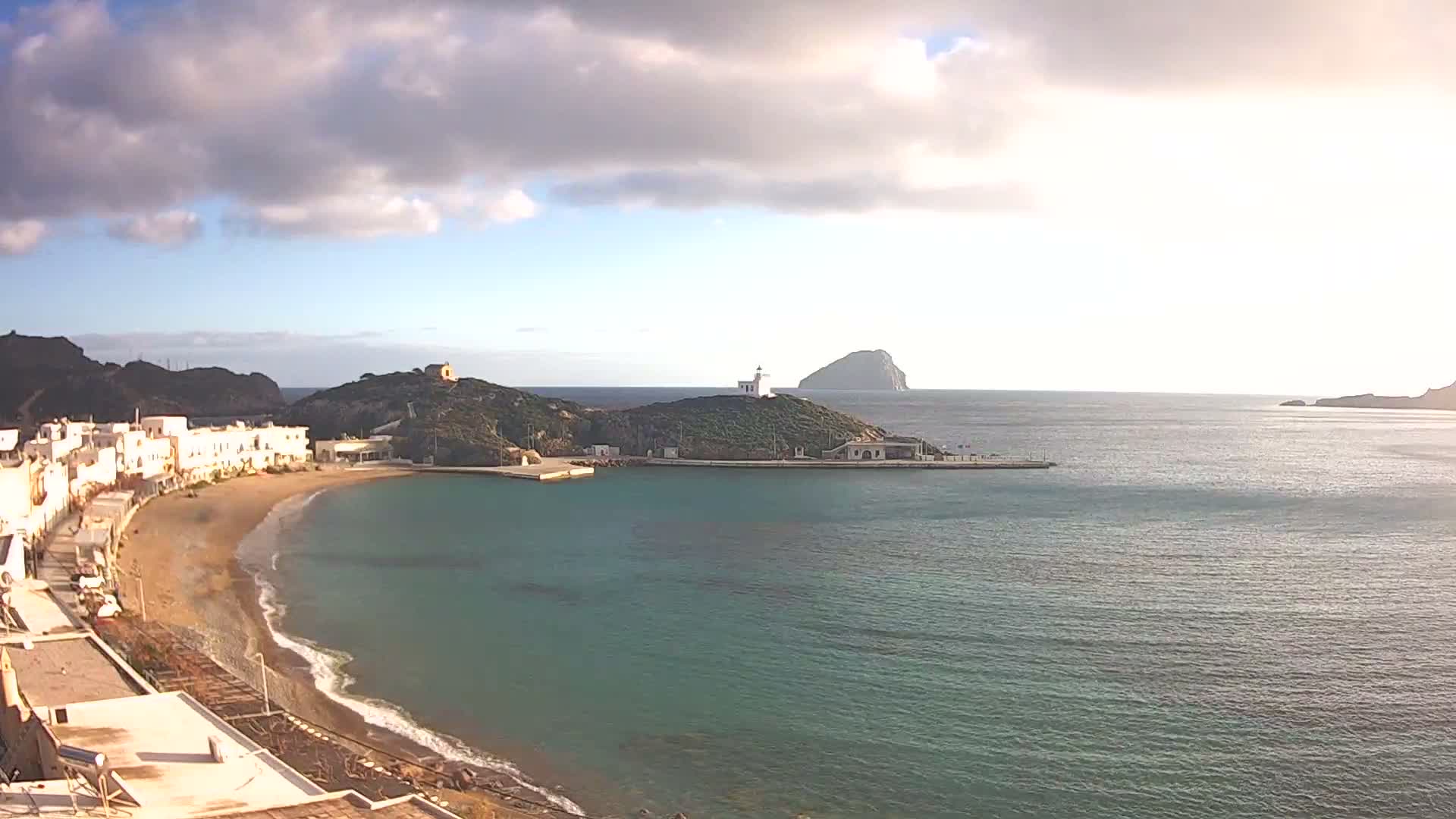Kythira Island, Kapsali  Village & Paralia Kapsali Beach Live Cam - Kapsali, Kythira, Islands (Níson), Attica (Attikí), Greece