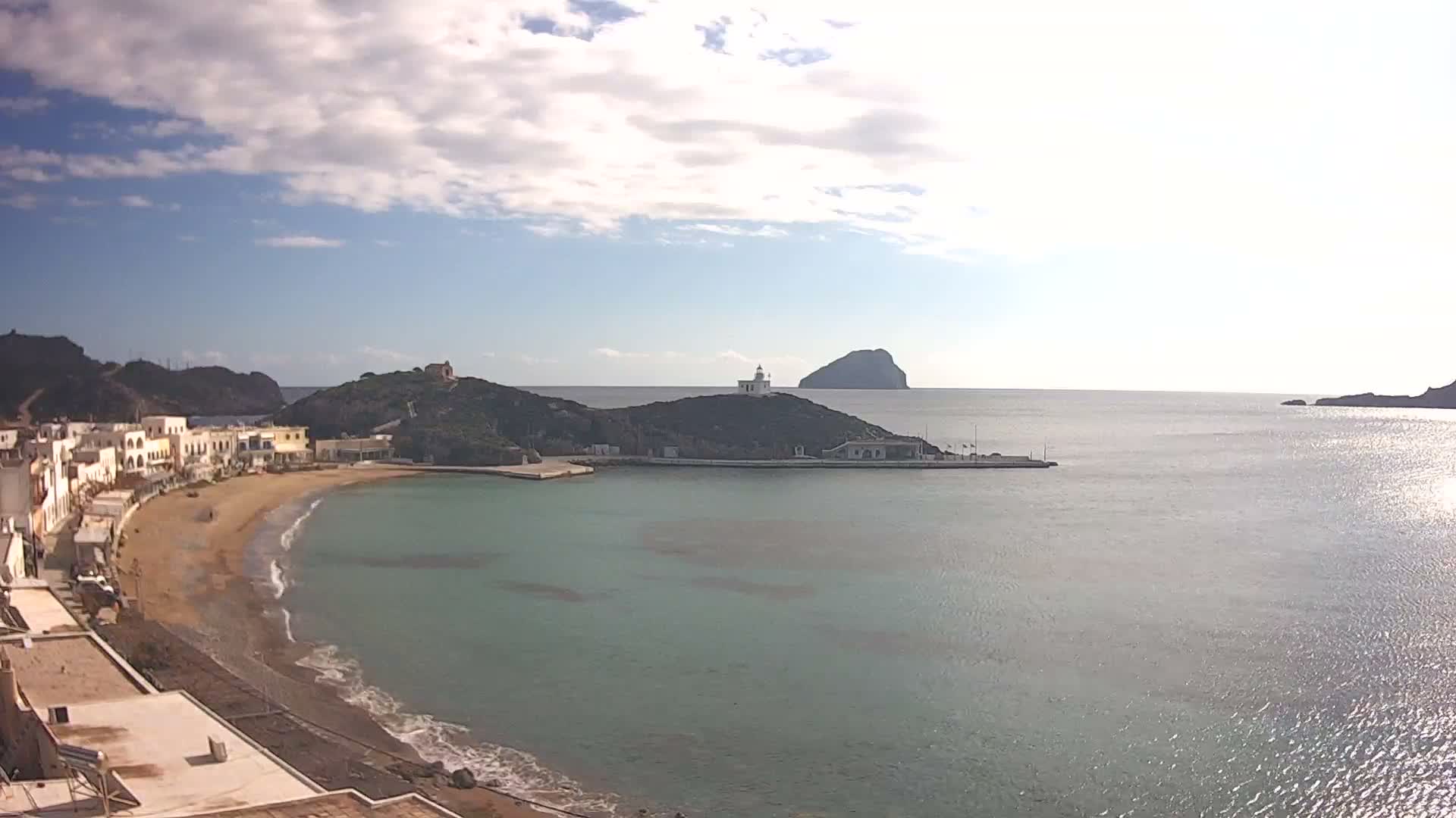 Kythira Island, Kapsali  Village & Paralia Kapsali Beach Live Cam - Kapsali, Kythira, Islands (Níson), Attica (Attikí), Greece