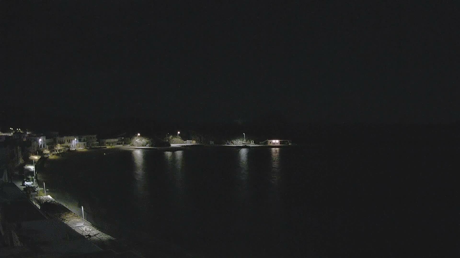Kythira Island, Kapsali  Village & Paralia Kapsali Beach Live Cam - Kapsali, Kythira, Islands (Níson), Attica (Attikí), Greece