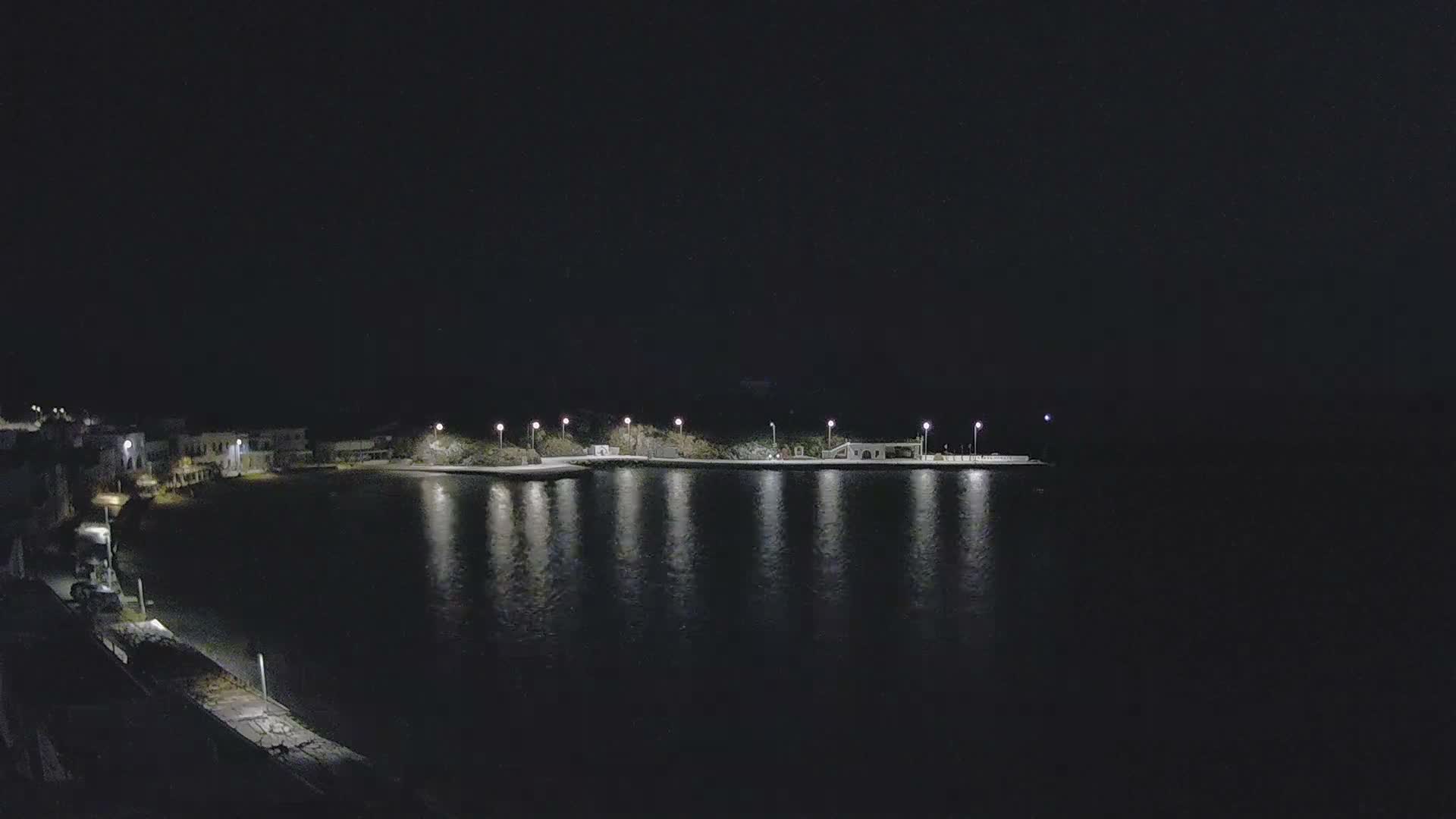 Kythira Island, Kapsali  Village & Paralia Kapsali Beach Live Cam - Kapsali, Kythira, Islands (Níson), Attica (Attikí), Greece
