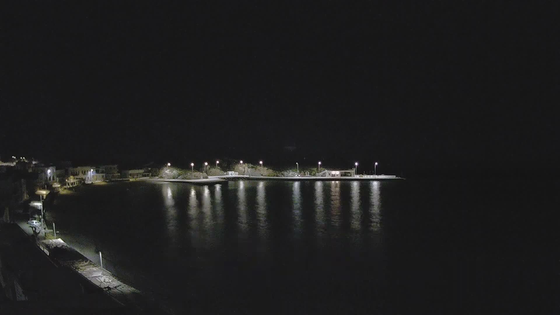 Kythira Island, Kapsali  Village & Paralia Kapsali Beach Live Cam - Kapsali, Kythira, Islands (Níson), Attica (Attikí), Greece