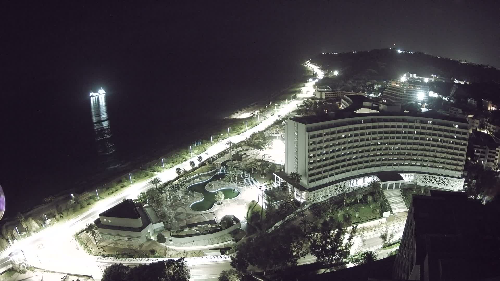 Rhodes, Paralia Ixia Beach Live Cam - Ialysos, Rhodes (Ródos), Dodacanese, South Aegean (Periféreia Notíou Aigaíou), Greece