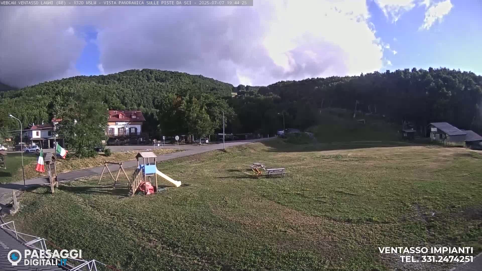 Mount Ventasso & Laghi (Lakes) Ski Slopes Live Cam - Reggio Emilia, Emilia-Romagna, Italy
