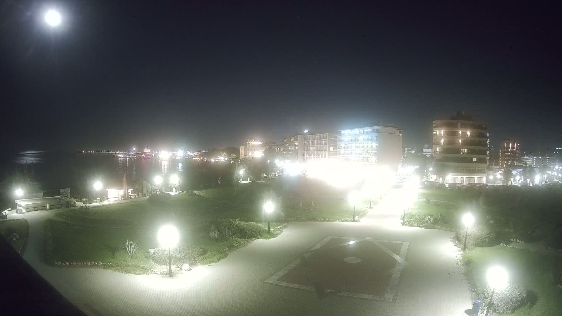 Rhodes, Paralia Enidriou Beach & Platia Enidriou Plaza Live Cam - Elli Beach, Rhodes (Ródos), Dodacanese, South Aegean (Periféreia Notíou Aigaíou), Greece