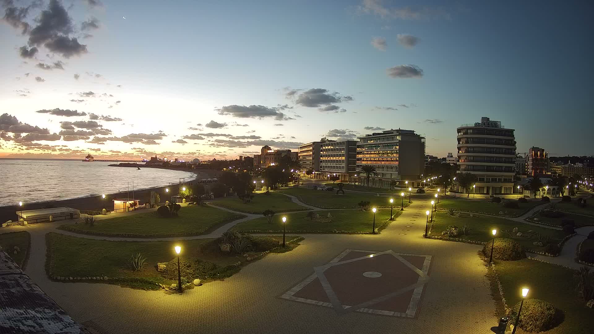 Rhodes, Paralia Enidriou Beach & Platia Enidriou Plaza Live Cam - Elli Beach, Rhodes (Ródos), Dodacanese, South Aegean (Periféreia Notíou Aigaíou), Greece