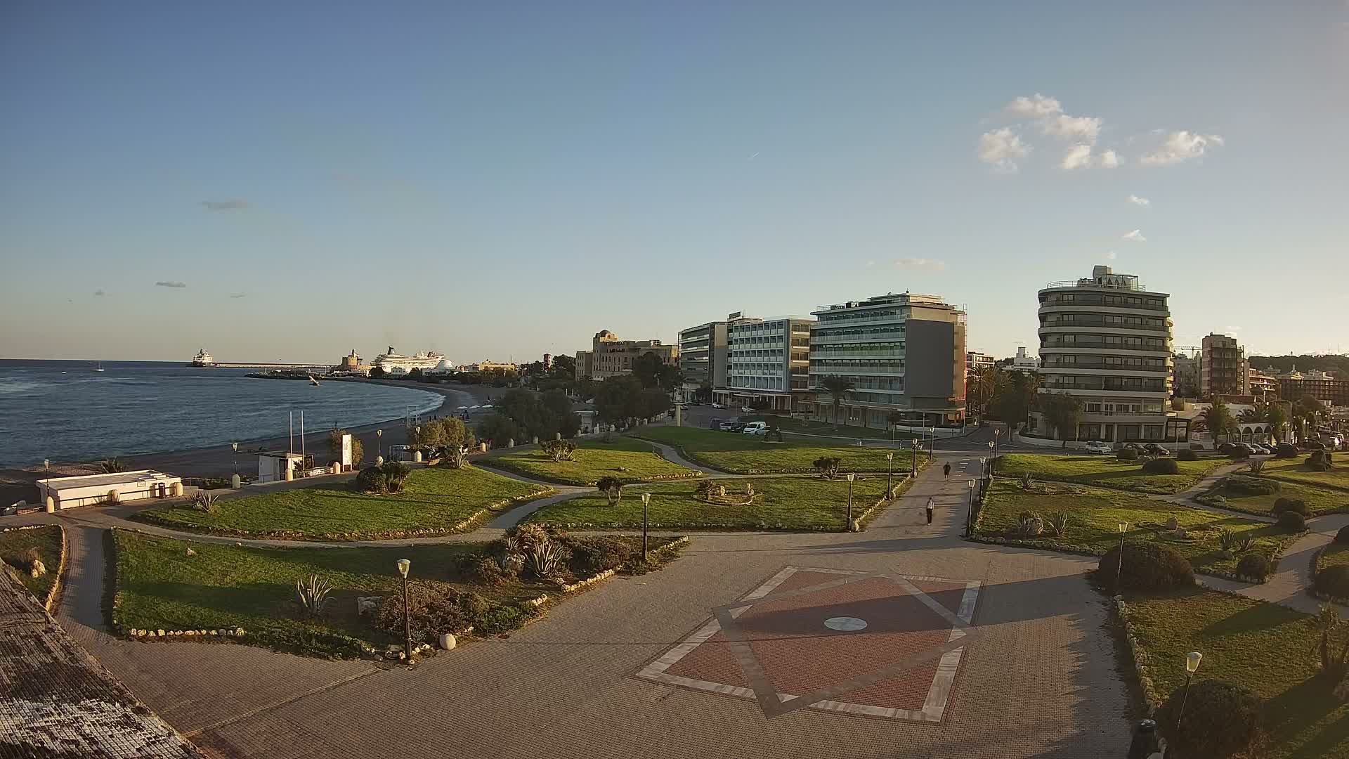 Rhodes, Paralia Enidriou Beach & Platia Enidriou Plaza Live Cam - Elli Beach, Rhodes (Ródos), Dodacanese, South Aegean (Periféreia Notíou Aigaíou), Greece