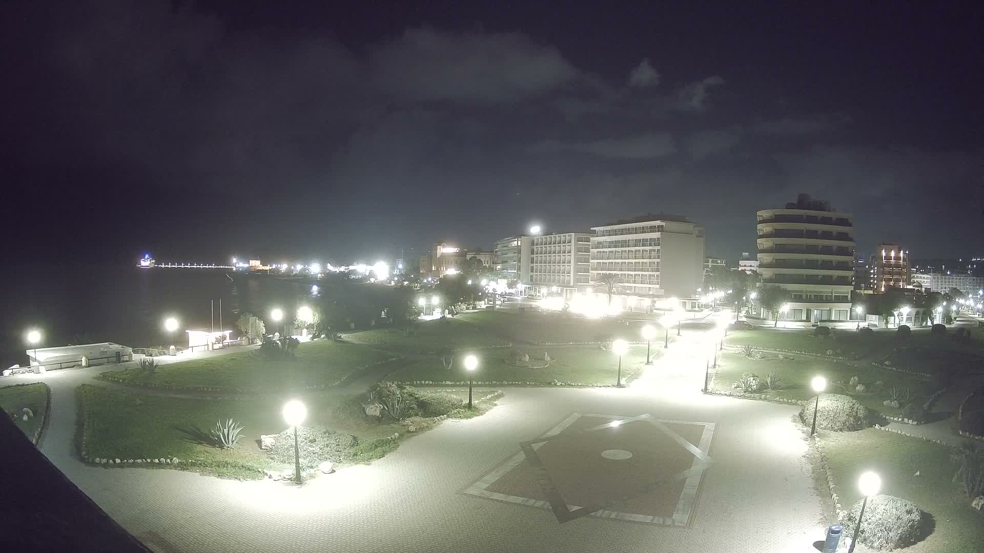 Rhodes, Paralia Enidriou Beach & Platia Enidriou Plaza Live Cam - Elli Beach, Rhodes (Ródos), Dodacanese, South Aegean (Periféreia Notíou Aigaíou), Greece