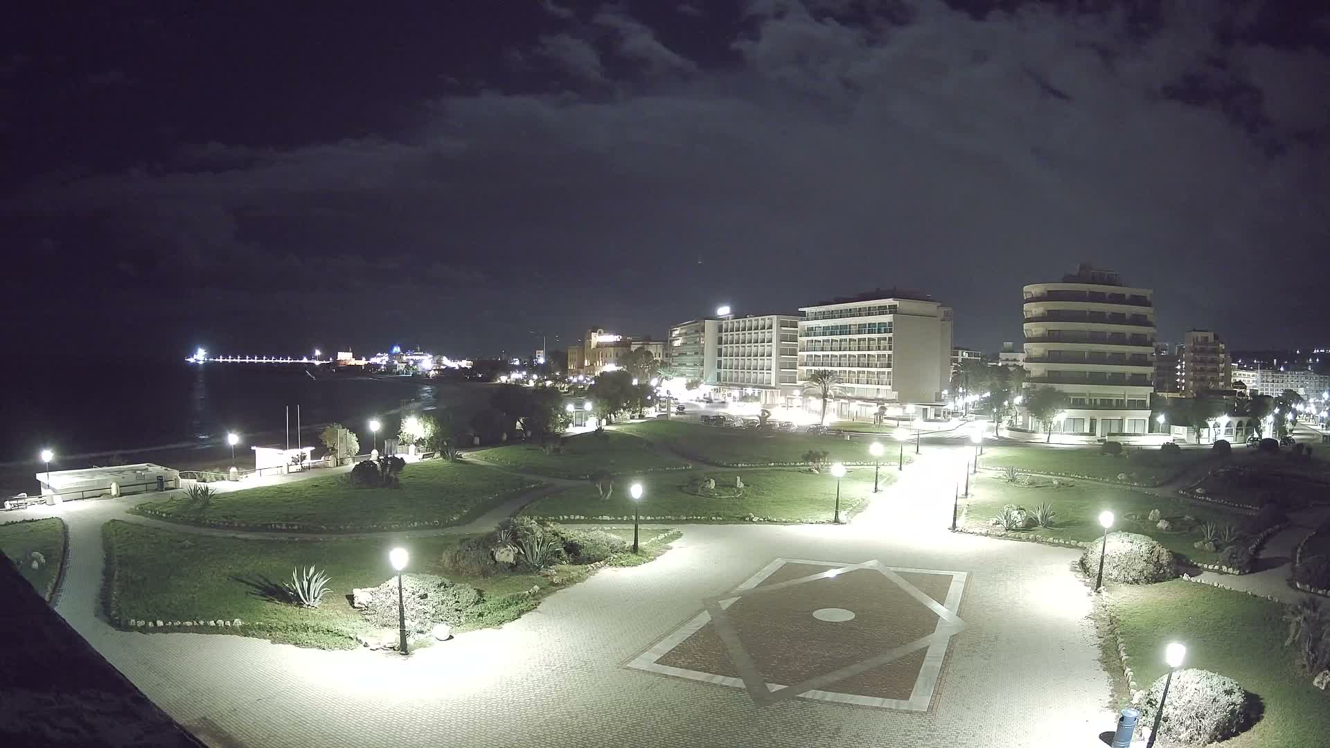 Rhodes, Paralia Enidriou Beach & Platia Enidriou Plaza Live Cam - Elli Beach, Rhodes (Ródos), Dodacanese, South Aegean (Periféreia Notíou Aigaíou), Greece