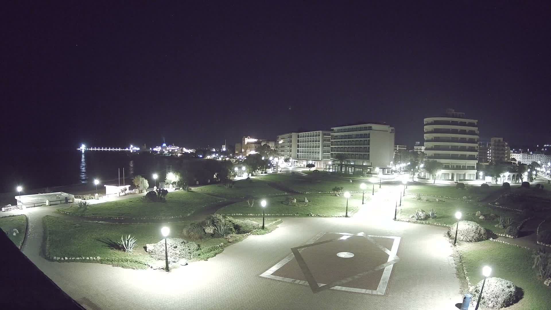 Rhodes, Paralia Enidriou Beach & Platia Enidriou Plaza Live Cam - Elli Beach, Rhodes (Ródos), Dodacanese, South Aegean (Periféreia Notíou Aigaíou), Greece