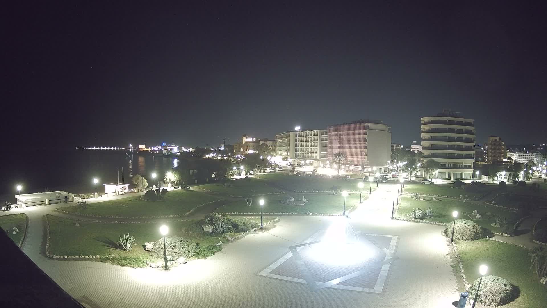 Rhodes, Paralia Enidriou Beach & Platia Enidriou Plaza Live Cam - Elli Beach, Rhodes (Ródos), Dodacanese, South Aegean (Periféreia Notíou Aigaíou), Greece