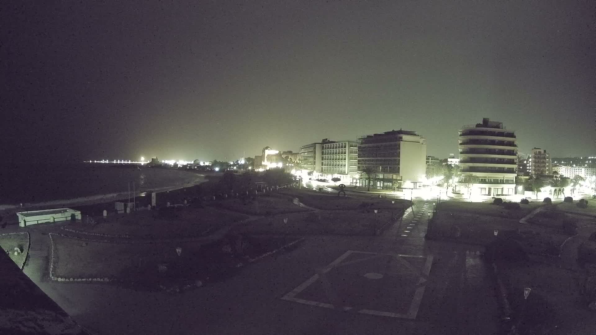 Rhodes, Paralia Enidriou Beach & Platia Enidriou Plaza Live Cam - Elli Beach, Rhodes (Ródos), Dodacanese, South Aegean (Periféreia Notíou Aigaíou), Greece
