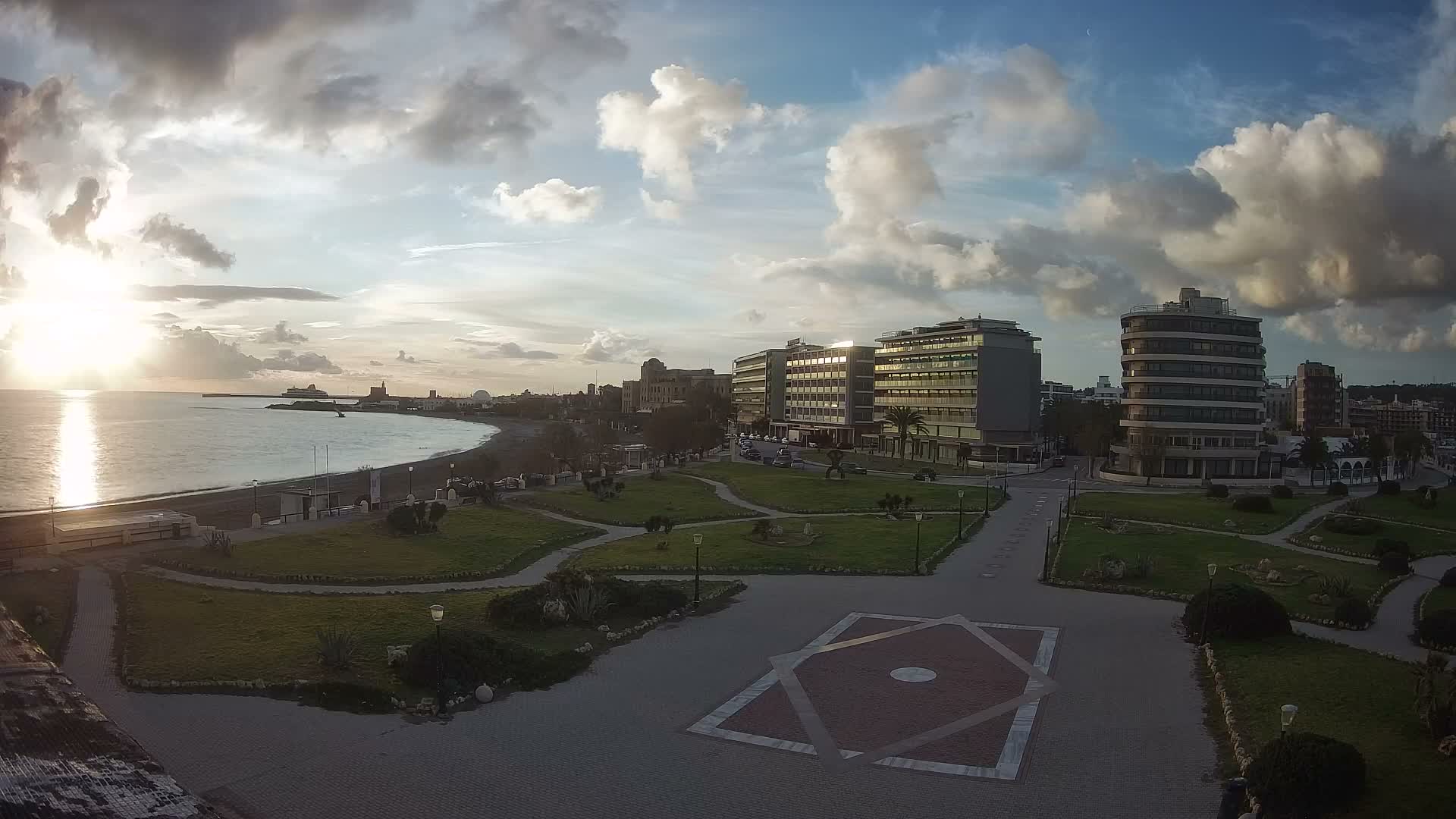 Rhodes, Paralia Enidriou Beach & Platia Enidriou Plaza Live Cam - Elli Beach, Rhodes (Ródos), Dodacanese, South Aegean (Periféreia Notíou Aigaíou), Greece