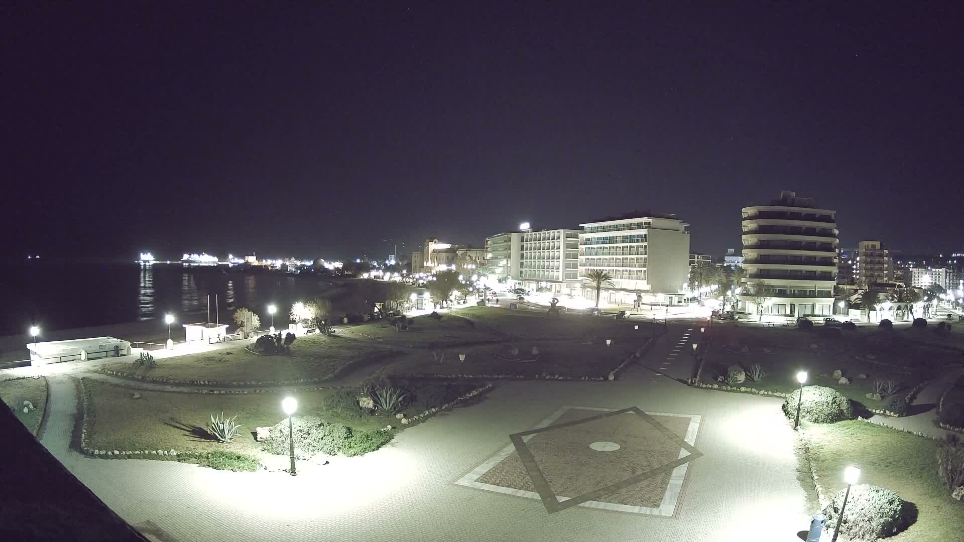 Rhodes, Paralia Enidriou Beach & Platia Enidriou Plaza Live Cam - Elli Beach, Rhodes (Ródos), Dodacanese, South Aegean (Periféreia Notíou Aigaíou), Greece