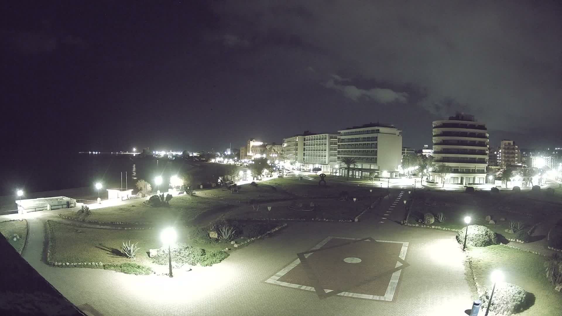 Rhodes, Paralia Enidriou Beach & Platia Enidriou Plaza Live Cam - Elli Beach, Rhodes (Ródos), Dodacanese, South Aegean (Periféreia Notíou Aigaíou), Greece