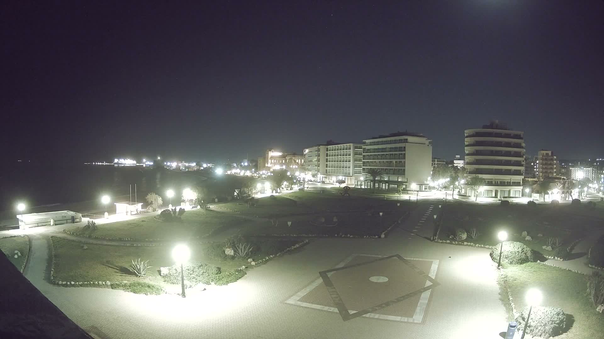 Rhodes, Paralia Enidriou Beach & Platia Enidriou Plaza Live Cam - Elli Beach, Rhodes (Ródos), Dodacanese, South Aegean (Periféreia Notíou Aigaíou), Greece