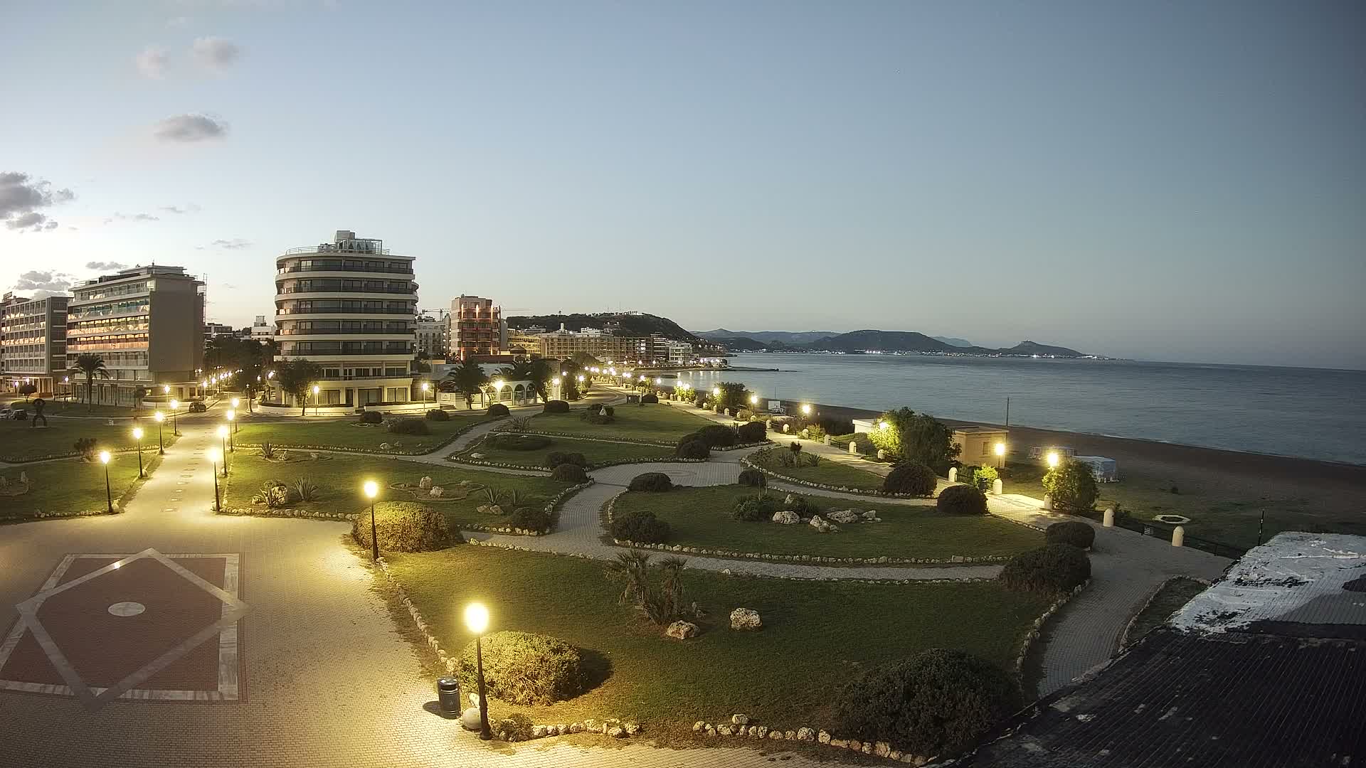 Rhodes, Paralia Elli Beach & Platia Enidriou Plaza Live Cam - Elli Beach, Rhodes (Ródos), Dodacanese, South Aegean (Periféreia Notíou Aigaíou), Greece