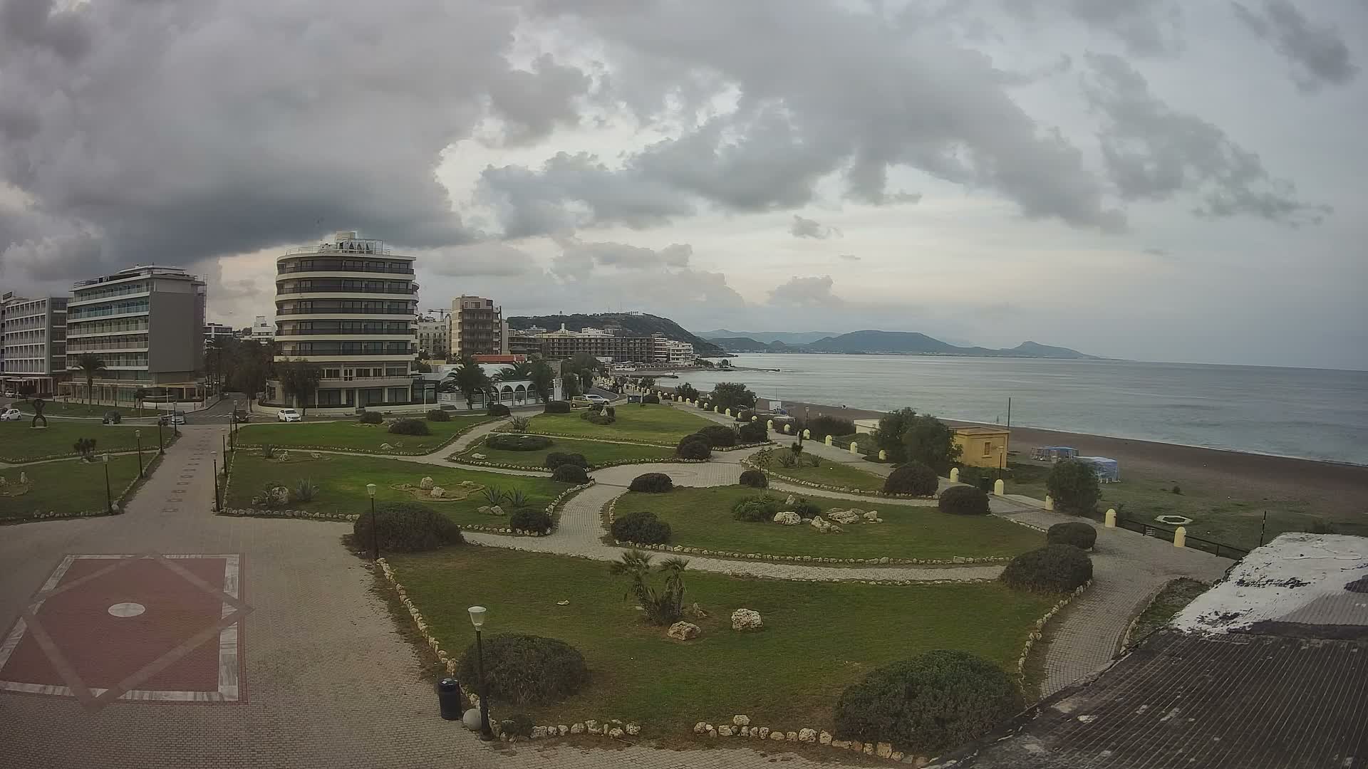 Rhodes, Paralia Elli Beach & Platia Enidriou Plaza Live Cam - Elli Beach, Rhodes (Ródos), Dodacanese, South Aegean (Periféreia Notíou Aigaíou), Greece