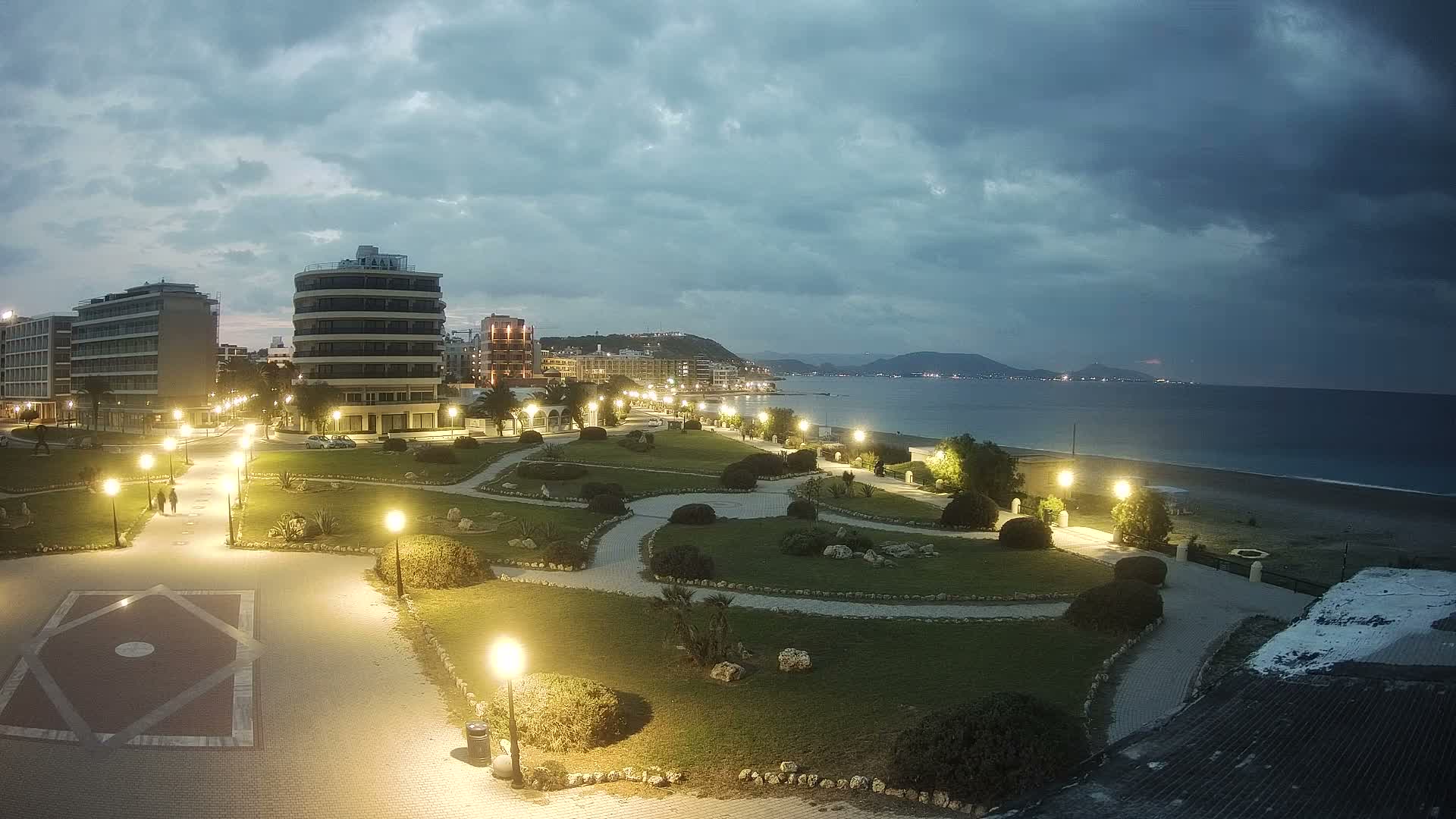 Rhodes, Paralia Elli Beach & Platia Enidriou Plaza Live Cam - Elli Beach, Rhodes (Ródos), Dodacanese, South Aegean (Periféreia Notíou Aigaíou), Greece