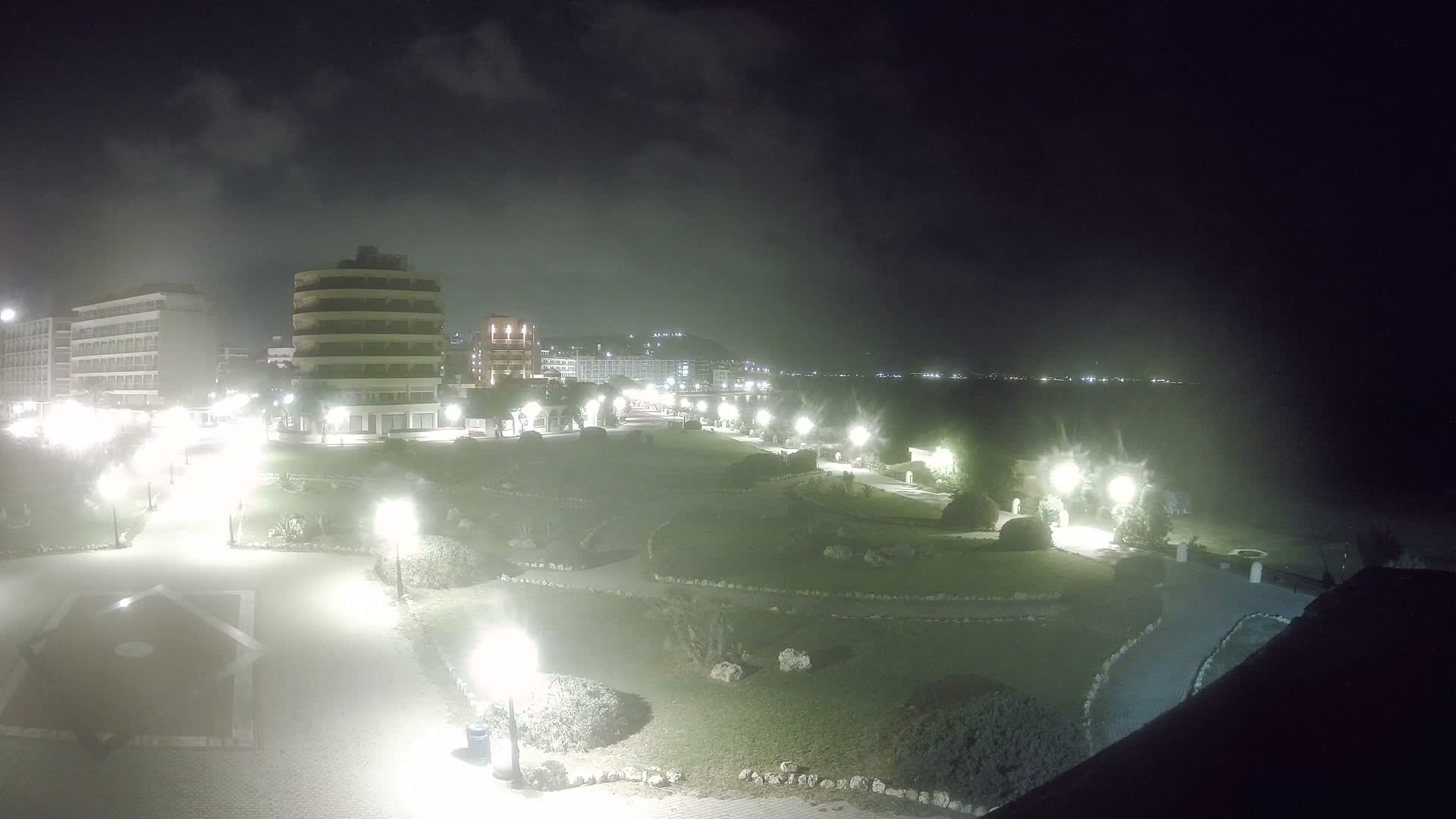 Rhodes, Paralia Elli Beach & Platia Enidriou Plaza Live Cam - Elli Beach, Rhodes (Ródos), Dodacanese, South Aegean (Periféreia Notíou Aigaíou), Greece