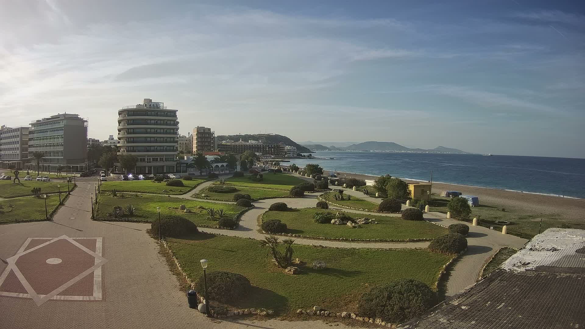 Rhodes, Paralia Elli Beach & Platia Enidriou Plaza Live Cam - Elli Beach, Rhodes (Ródos), Dodacanese, South Aegean (Periféreia Notíou Aigaíou), Greece