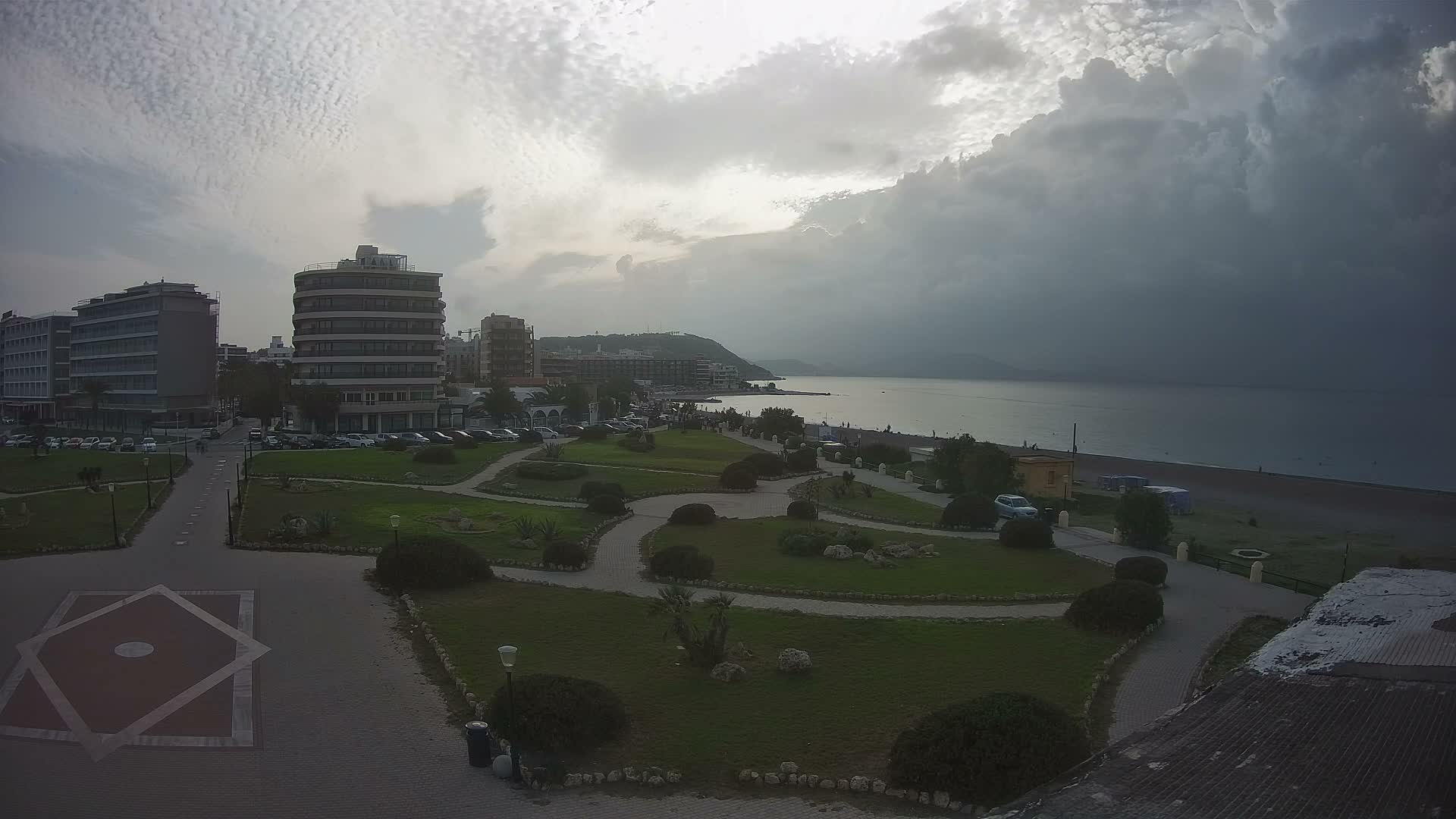 Rhodes, Paralia Elli Beach & Platia Enidriou Plaza Live Cam - Elli Beach, Rhodes (Ródos), Dodacanese, South Aegean (Periféreia Notíou Aigaíou), Greece