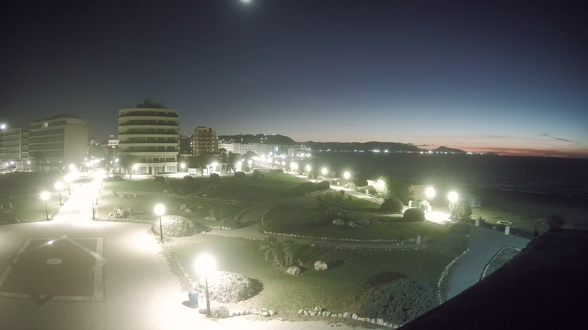 Rhodes, Paralia Elli Beach & Platia Enidriou Plaza Live Cam - Elli Beach, Rhodes (Ródos), Dodacanese, South Aegean (Periféreia Notíou Aigaíou), Greece