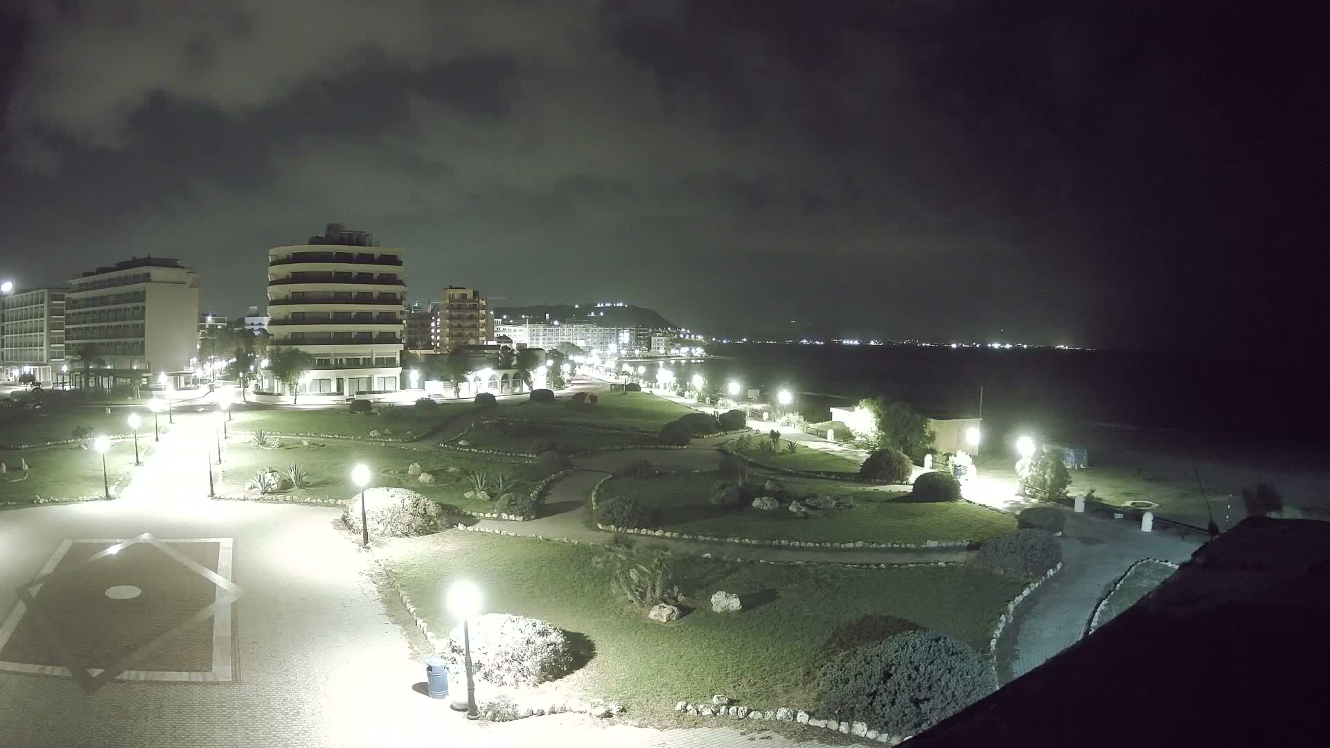 Rhodes, Paralia Elli Beach & Platia Enidriou Plaza Live Cam - Elli Beach, Rhodes (Ródos), Dodacanese, South Aegean (Periféreia Notíou Aigaíou), Greece