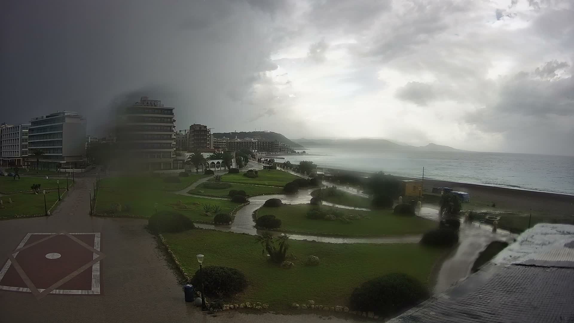 Rhodes, Paralia Elli Beach & Platia Enidriou Plaza Live Cam - Elli Beach, Rhodes (Ródos), Dodacanese, South Aegean (Periféreia Notíou Aigaíou), Greece