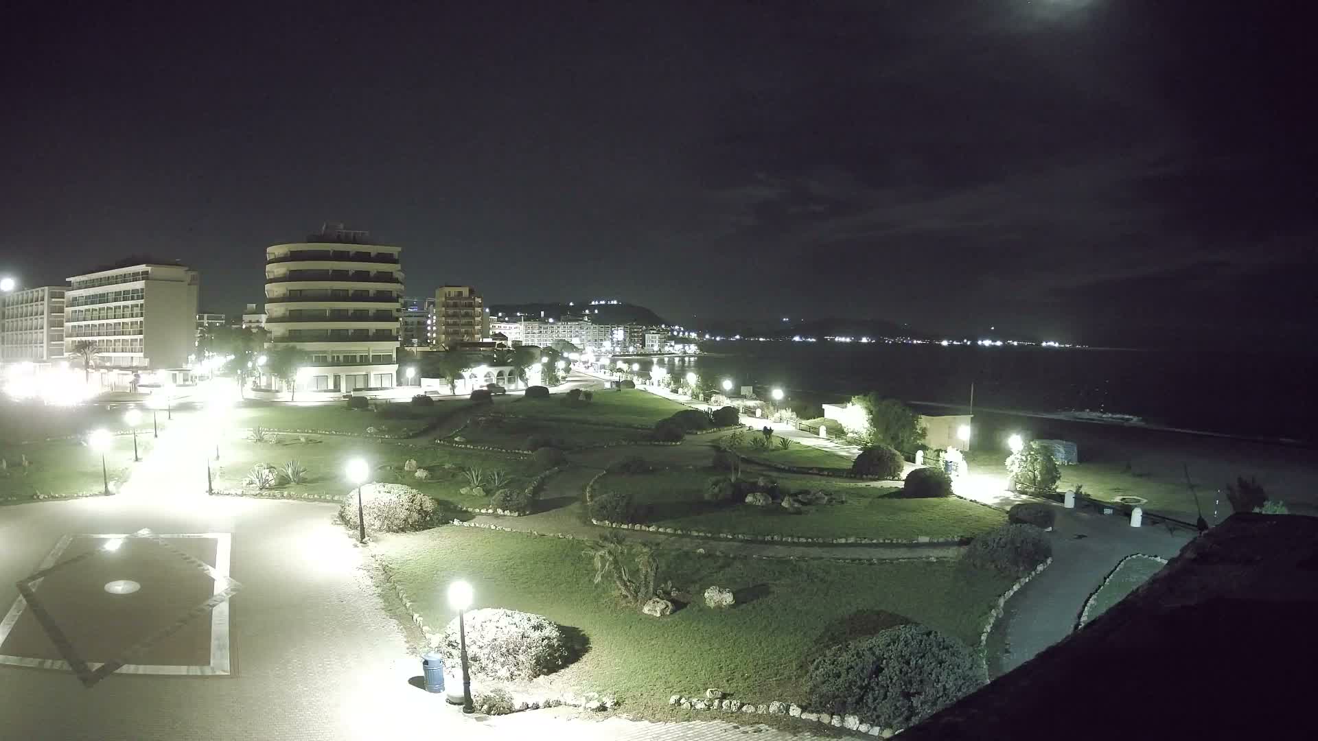 Rhodes, Paralia Elli Beach & Platia Enidriou Plaza Live Cam - Elli Beach, Rhodes (Ródos), Dodacanese, South Aegean (Periféreia Notíou Aigaíou), Greece