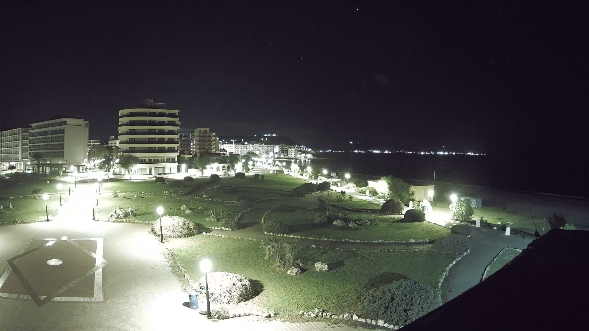 Rhodes, Paralia Elli Beach & Platia Enidriou Plaza Live Cam - Elli Beach, Rhodes (Ródos), Dodacanese, South Aegean (Periféreia Notíou Aigaíou), Greece