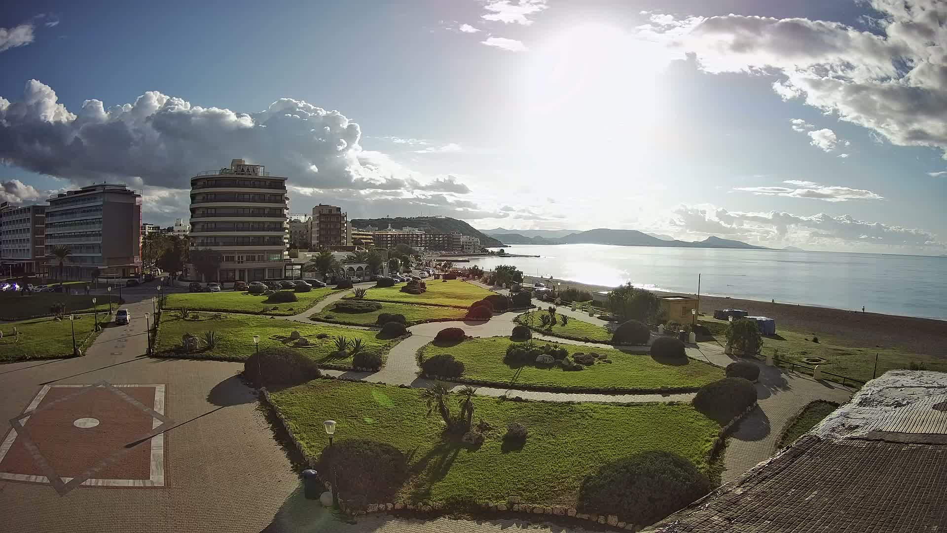 Rhodes, Paralia Elli Beach & Platia Enidriou Plaza Live Cam - Elli Beach, Rhodes (Ródos), Dodacanese, South Aegean (Periféreia Notíou Aigaíou), Greece