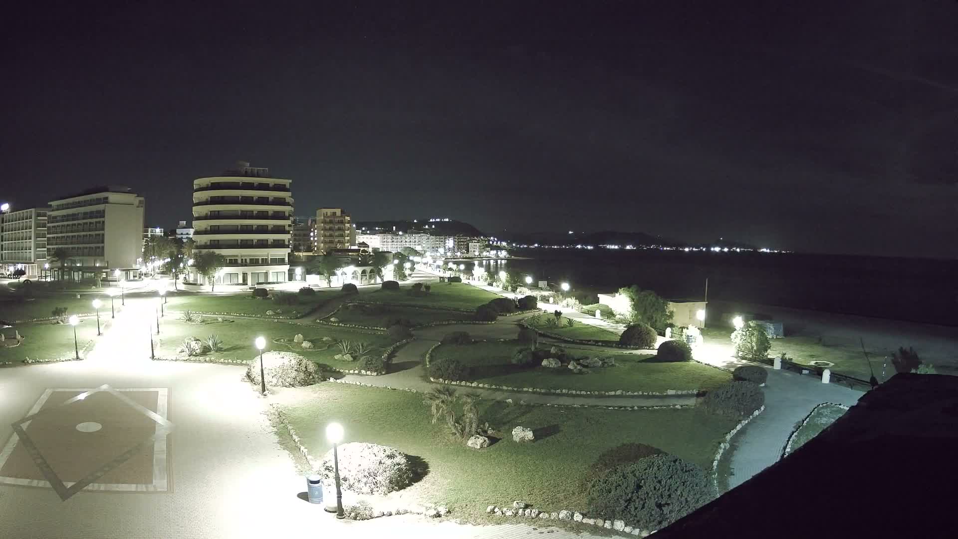 Rhodes, Paralia Elli Beach & Platia Enidriou Plaza Live Cam - Elli Beach, Rhodes (Ródos), Dodacanese, South Aegean (Periféreia Notíou Aigaíou), Greece